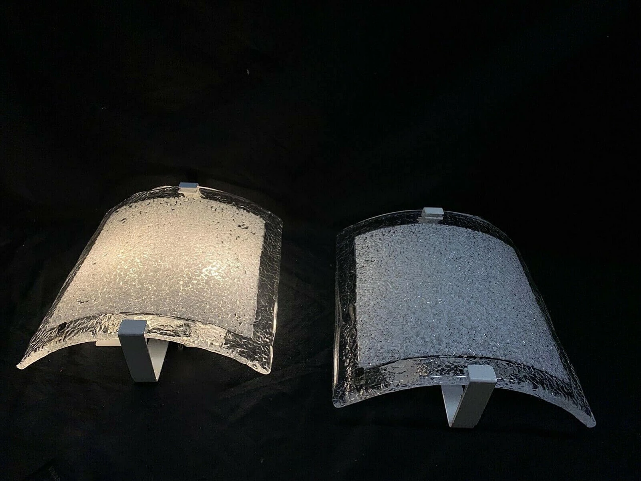 Coppia di applique in vetro di Murano e metallo di I3, anni '70 1