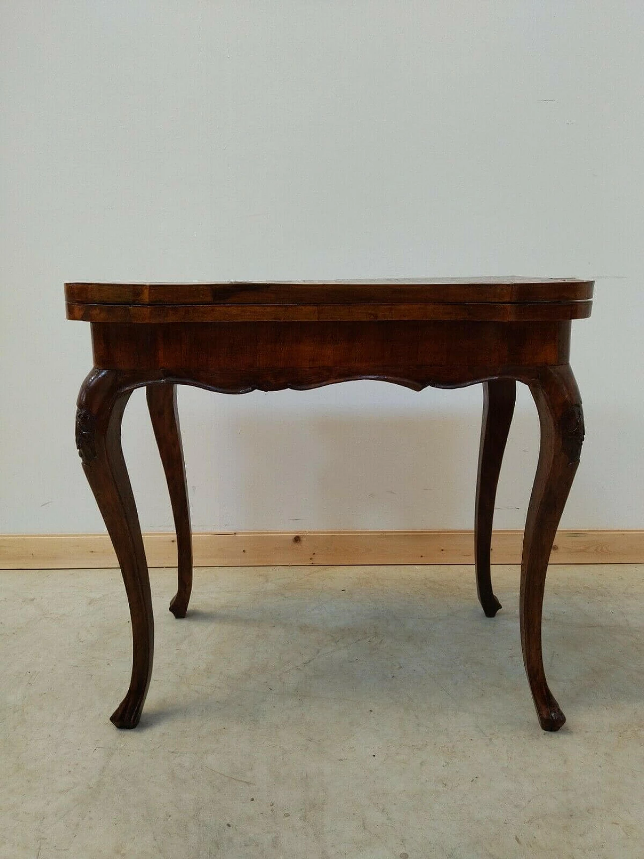Louis XVI style folding card table in walnut and briarwood, 40s 2