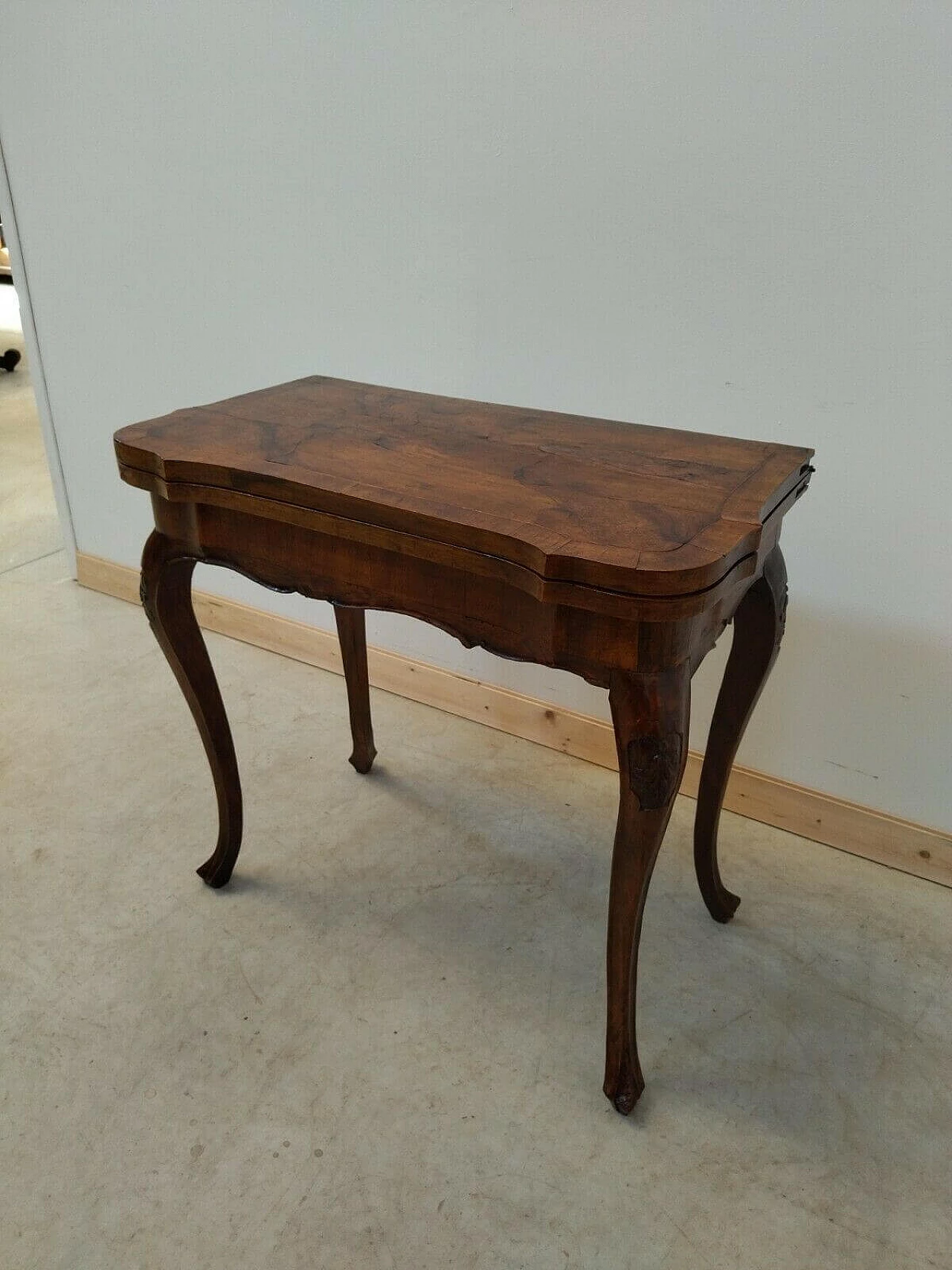 Louis XVI style folding card table in walnut and briarwood, 40s 3