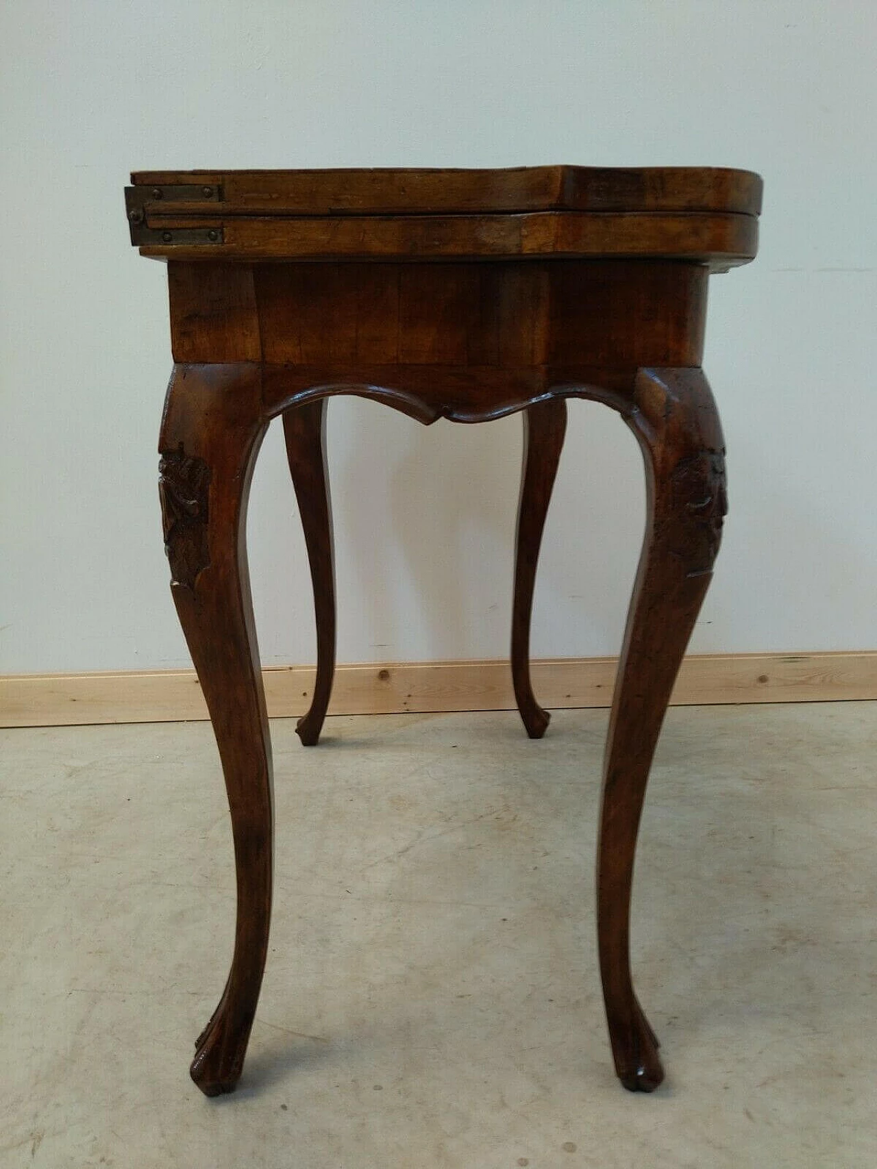 Louis XVI style folding card table in walnut and briarwood, 40s 9