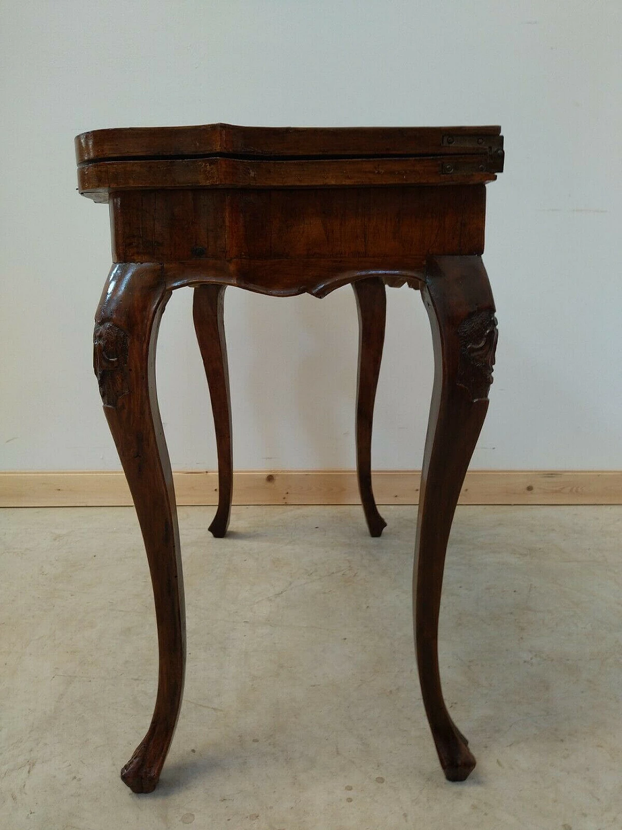 Louis XVI style folding card table in walnut and briarwood, 40s 11