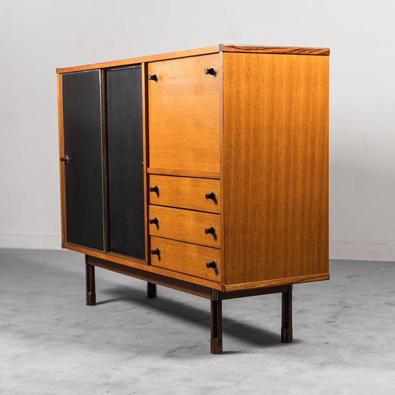 Credenza in legno di George Coslin per 3V, anni '60 8