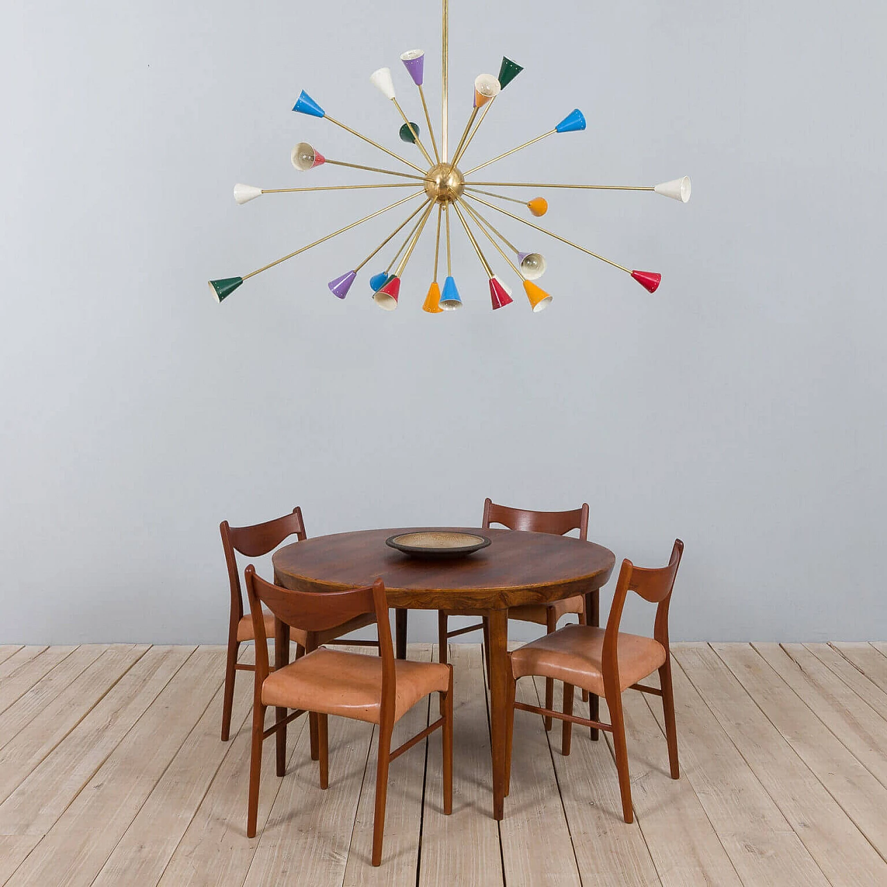 Sputnik chandelier in the style of Arteluce in polished brass and enameled aluminium, 90s 3