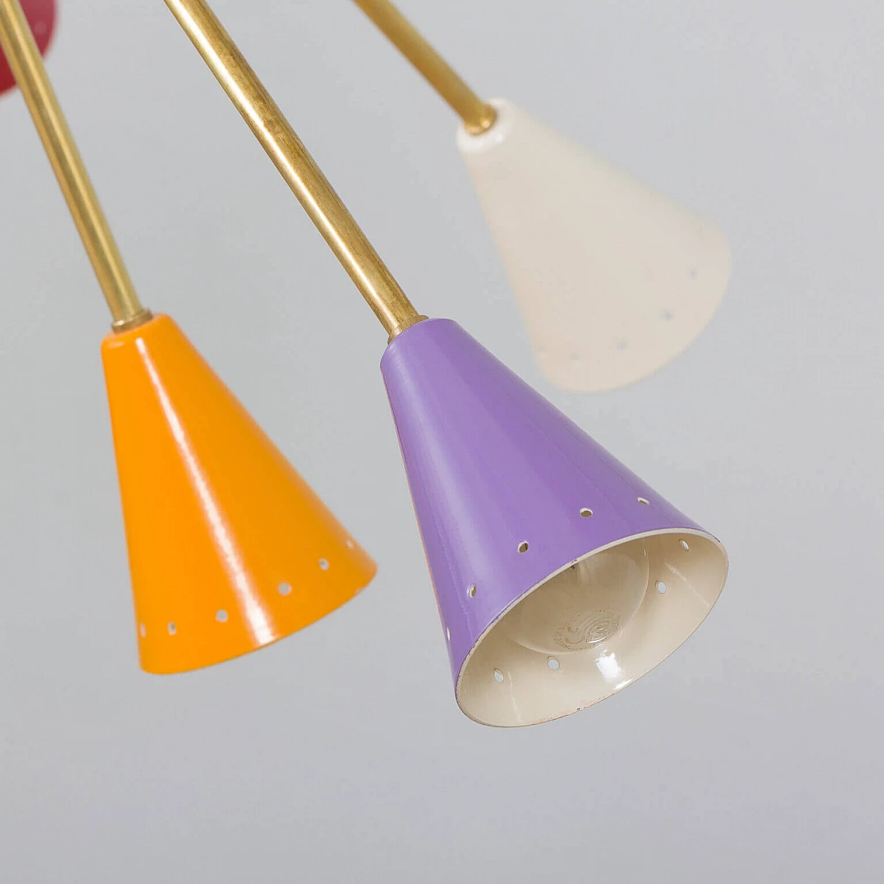 Sputnik chandelier in the style of Arteluce in polished brass and enameled aluminium, 90s 12