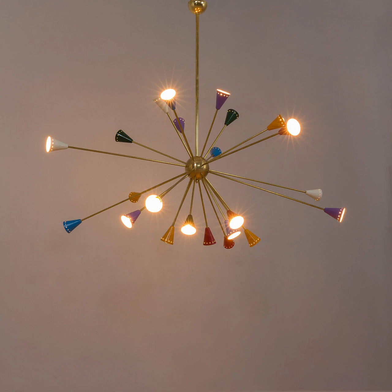 Sputnik chandelier in the style of Arteluce in polished brass and enameled aluminium, 90s 14