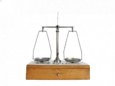 Bilancia da orefice in legno e ottone, anni '50