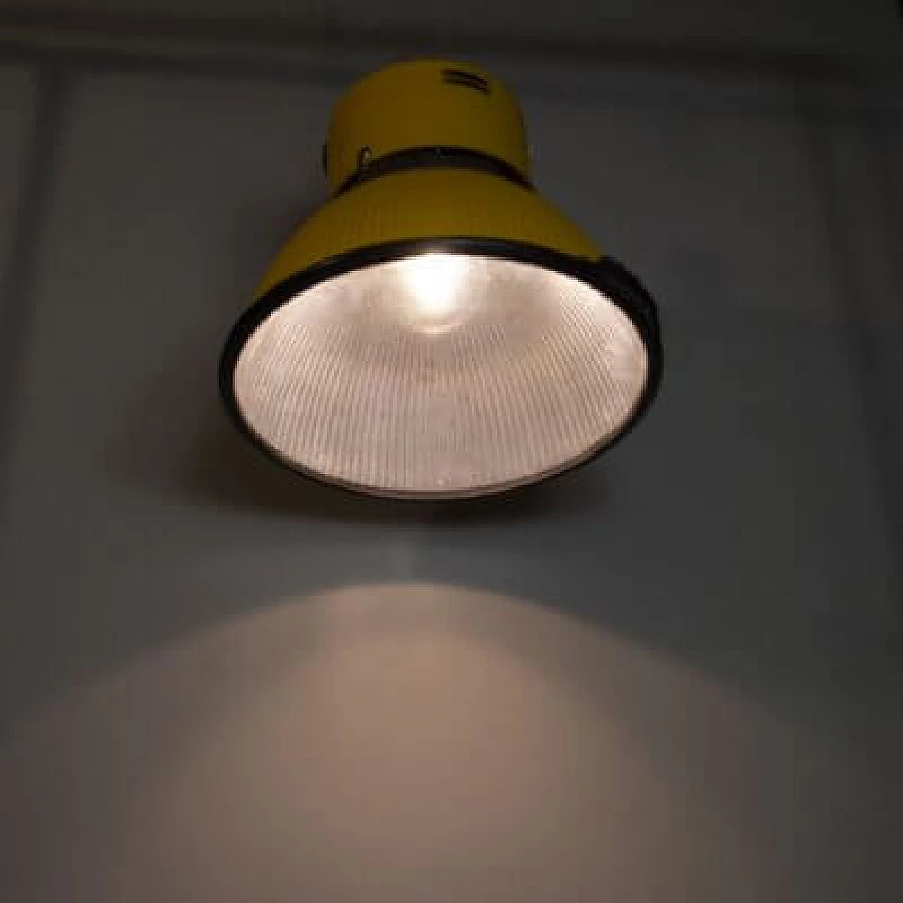 Industrial lamp attributed to Disano in yellow aluminium, 1980s 10