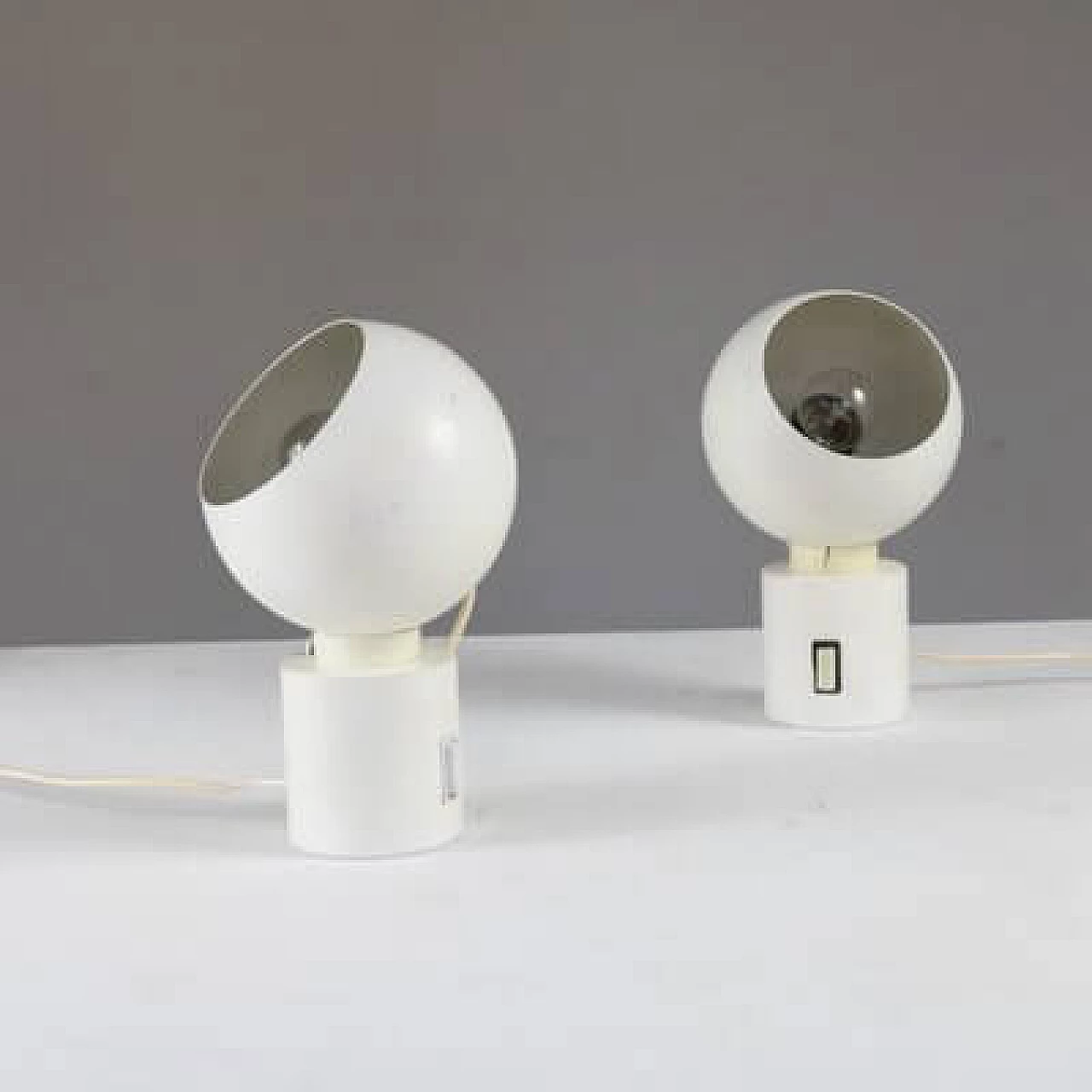Coppia di lampade da tavolo in alluminio e plastica di Reggiani, anni '60 2