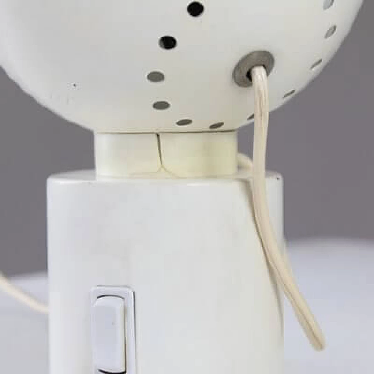 Coppia di lampade da tavolo in alluminio e plastica di Reggiani, anni '60 3