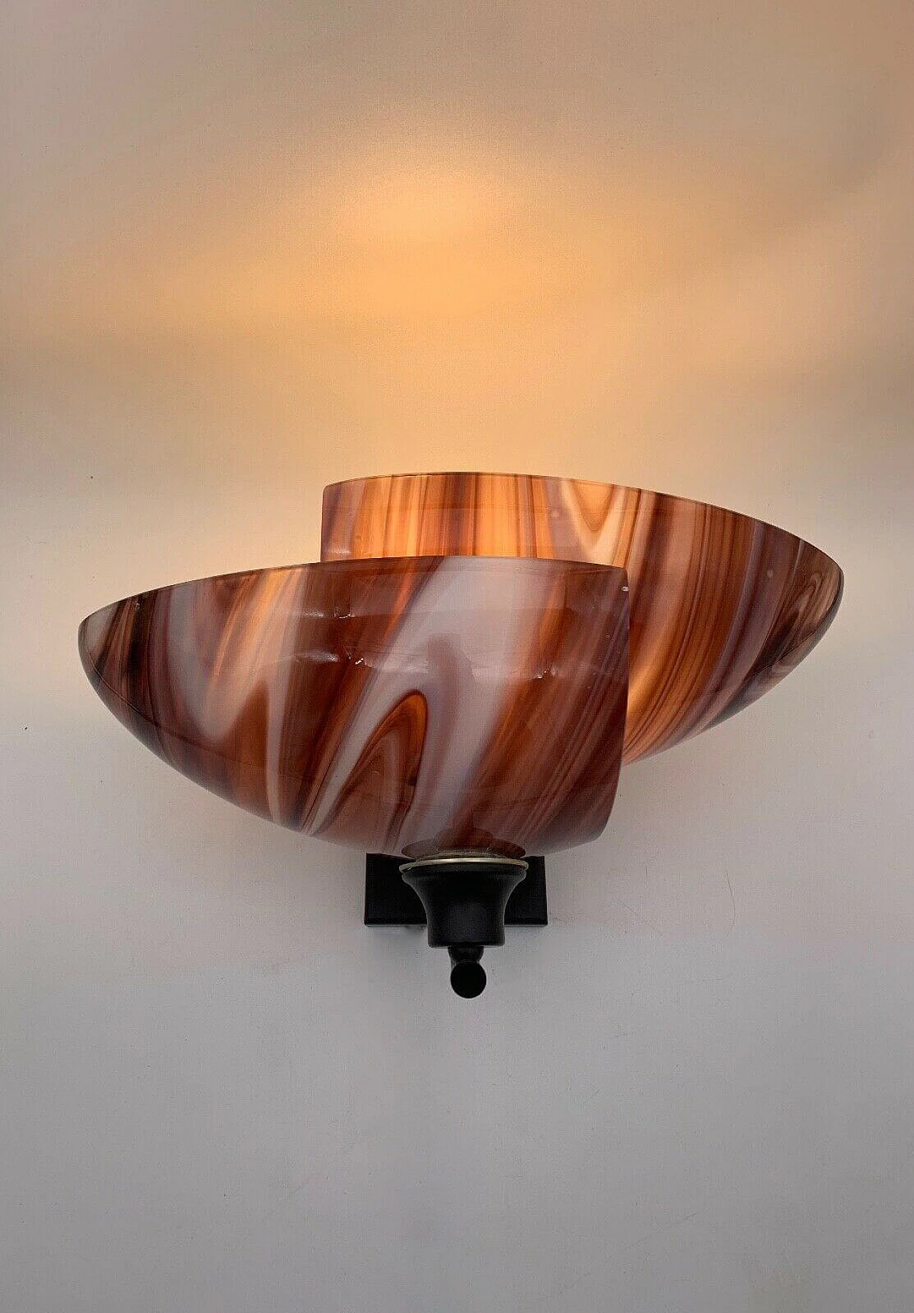 Coppia di applique in vetro di Murano e ferro attribuibili a Vistosi, anni '80 2