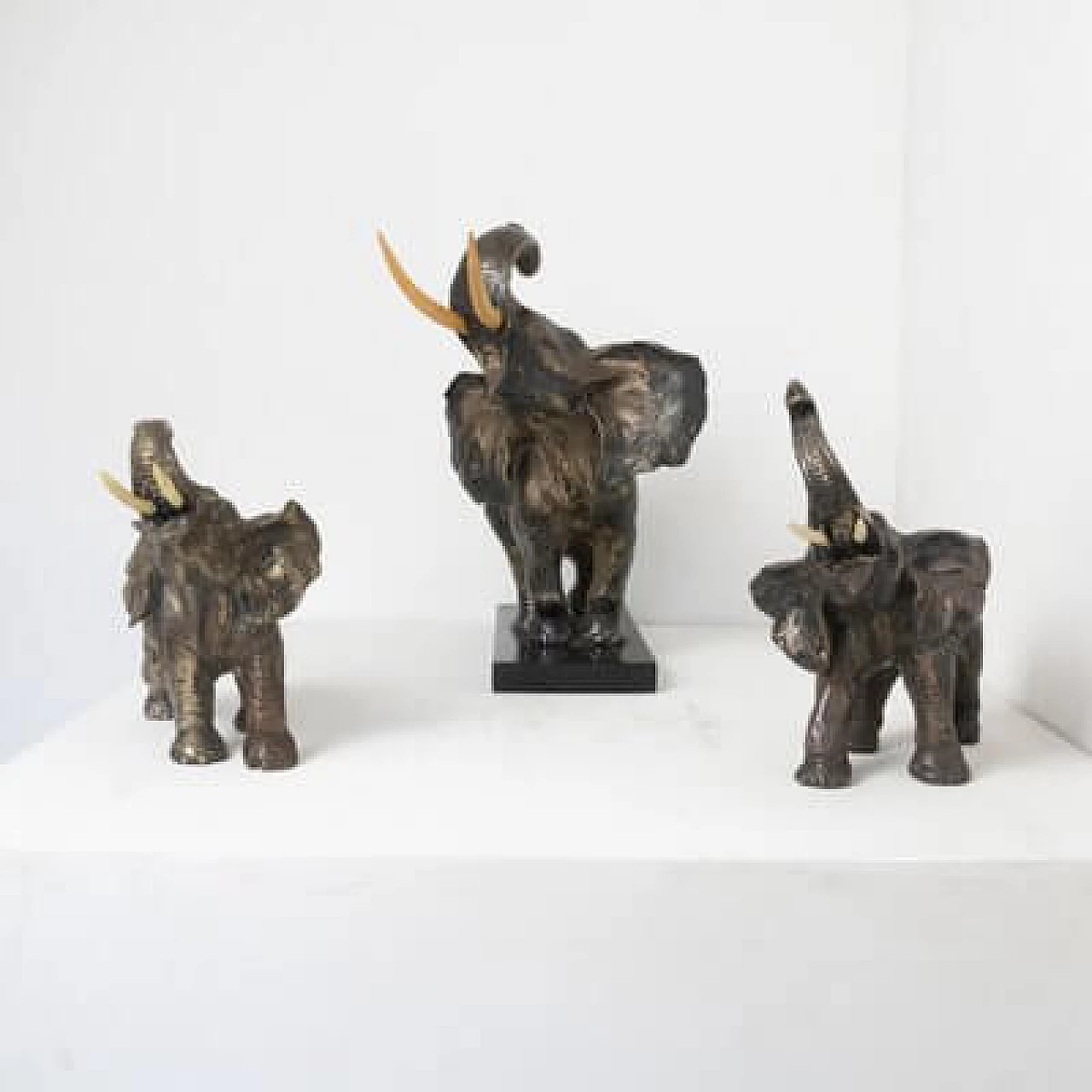 3 Statue di elefanti in terracotta e rame argentato, anni '50 1
