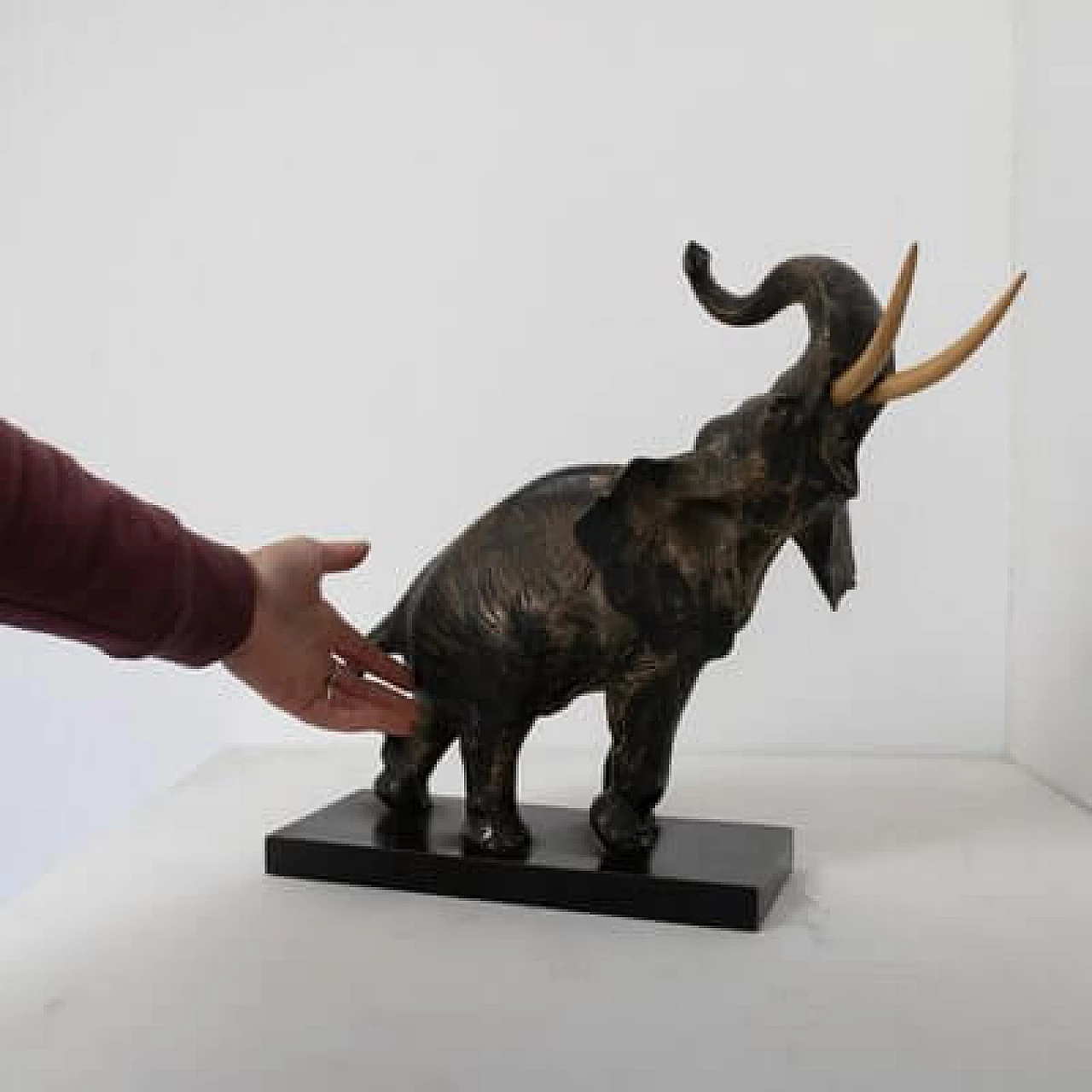 3 Statue di elefanti in terracotta e rame argentato, anni '50 3