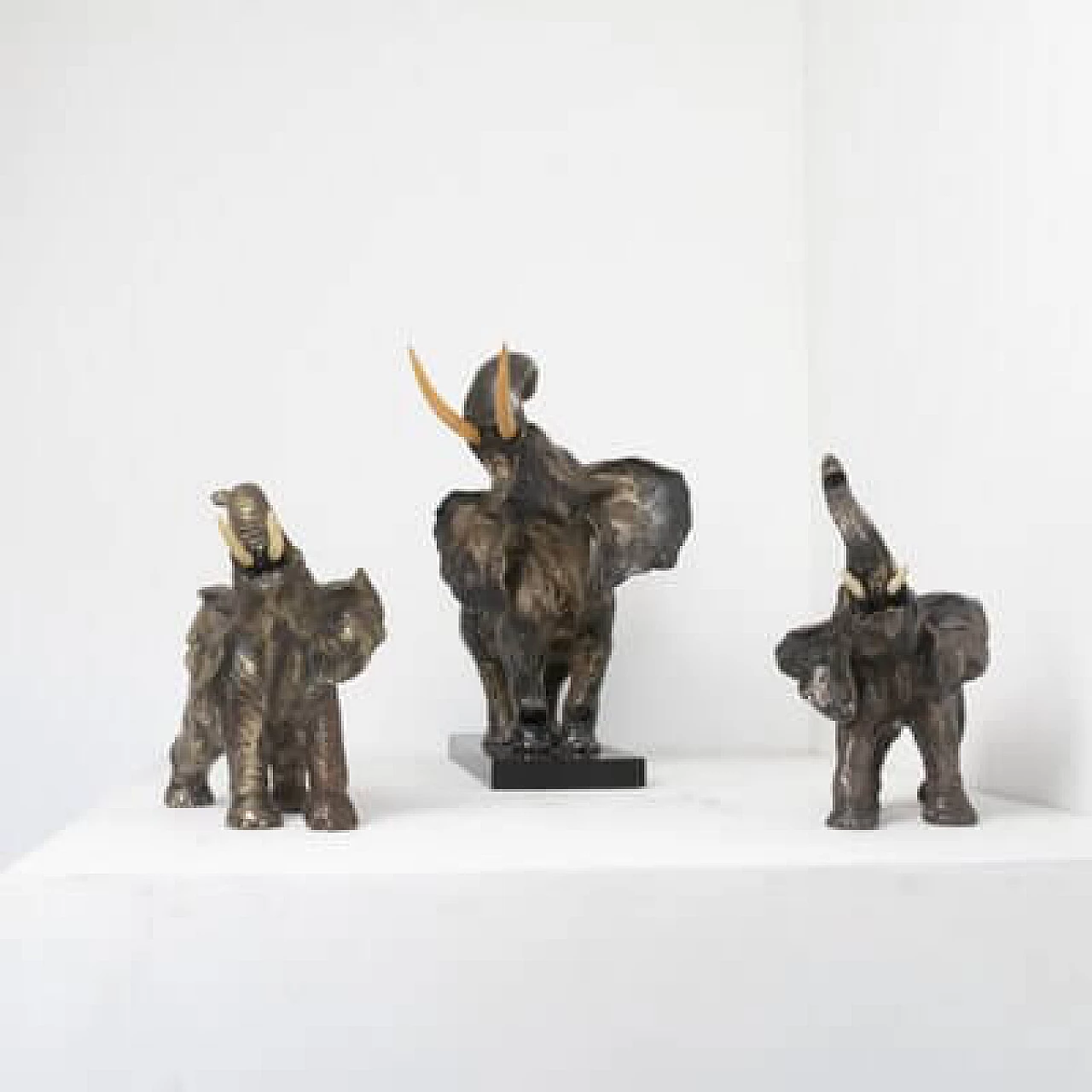3 Statue di elefanti in terracotta e rame argentato, anni '50 6
