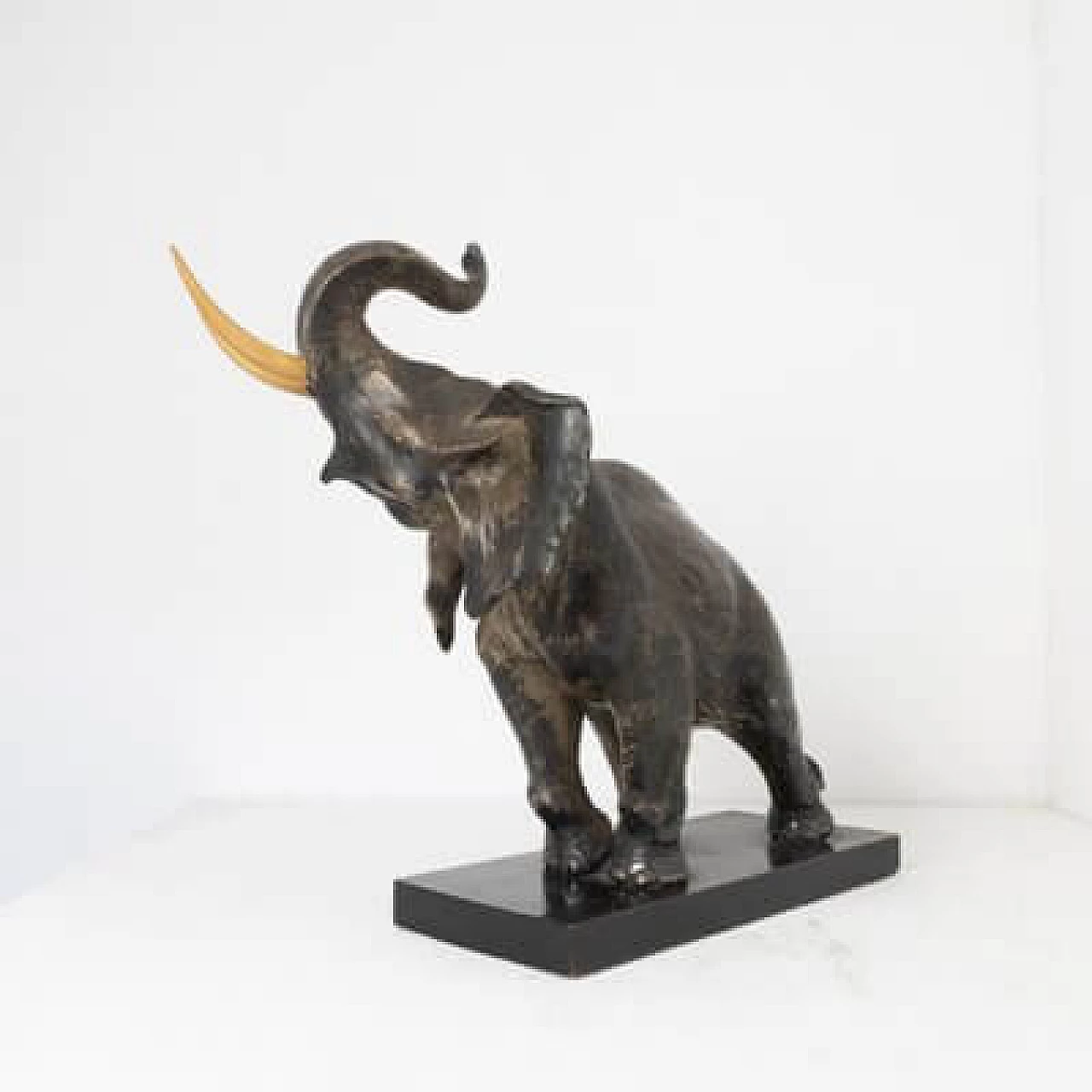 3 Statue di elefanti in terracotta e rame argentato, anni '50 11