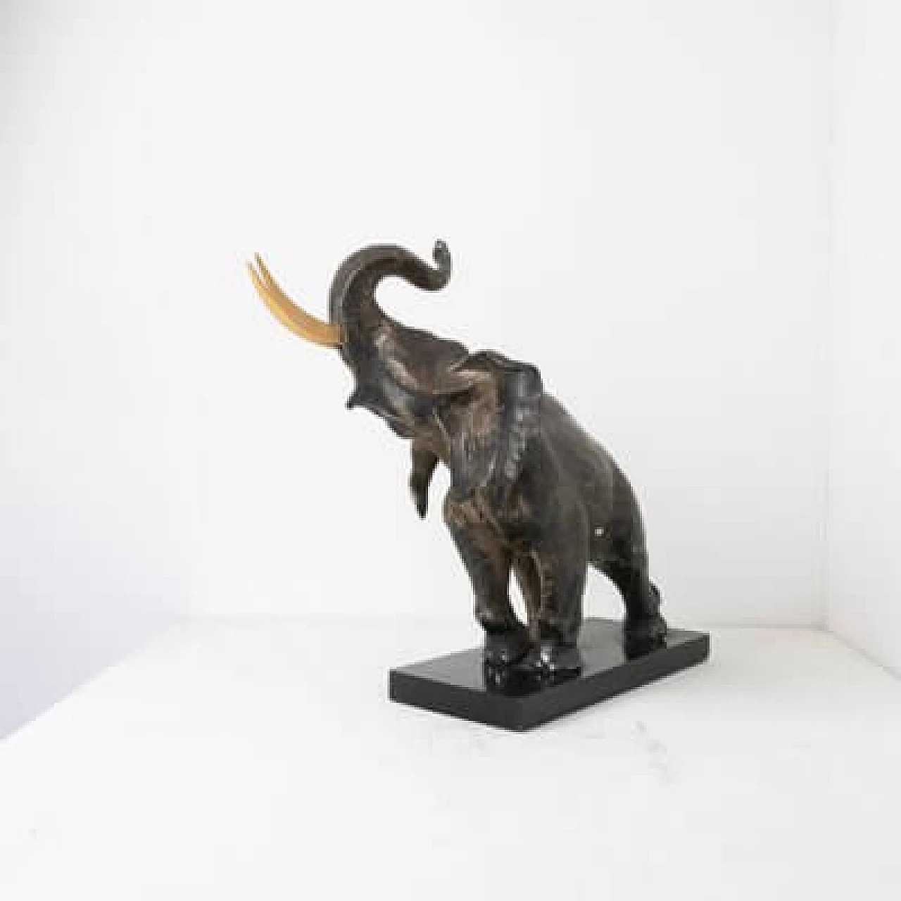 3 Statue di elefanti in terracotta e rame argentato, anni '50 17