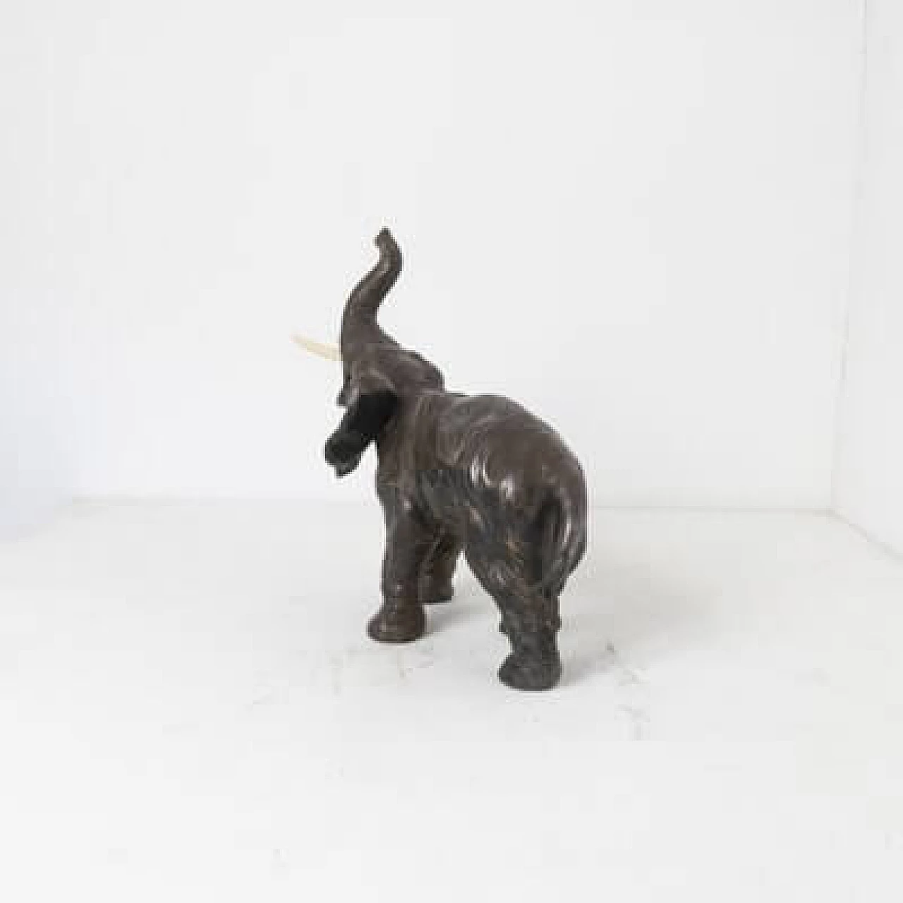 3 Statue di elefanti in terracotta e rame argentato, anni '50 23