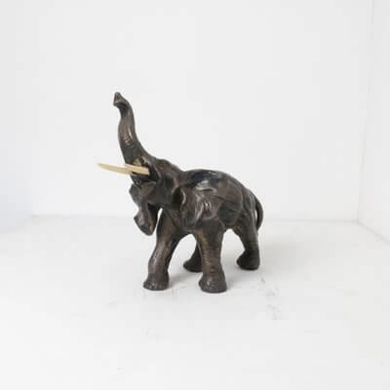 3 Statue di elefanti in terracotta e rame argentato, anni '50 25