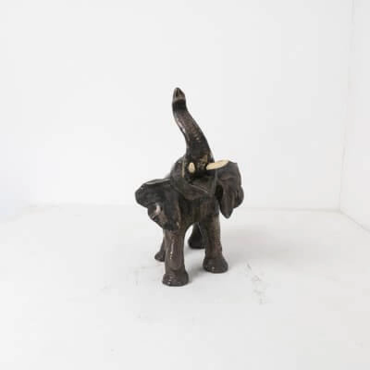 3 Statue di elefanti in terracotta e rame argentato, anni '50 27