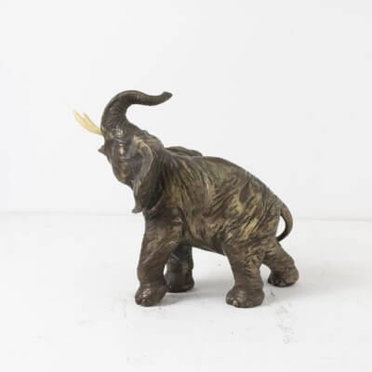 3 Statue di elefanti in terracotta e rame argentato, anni '50 36