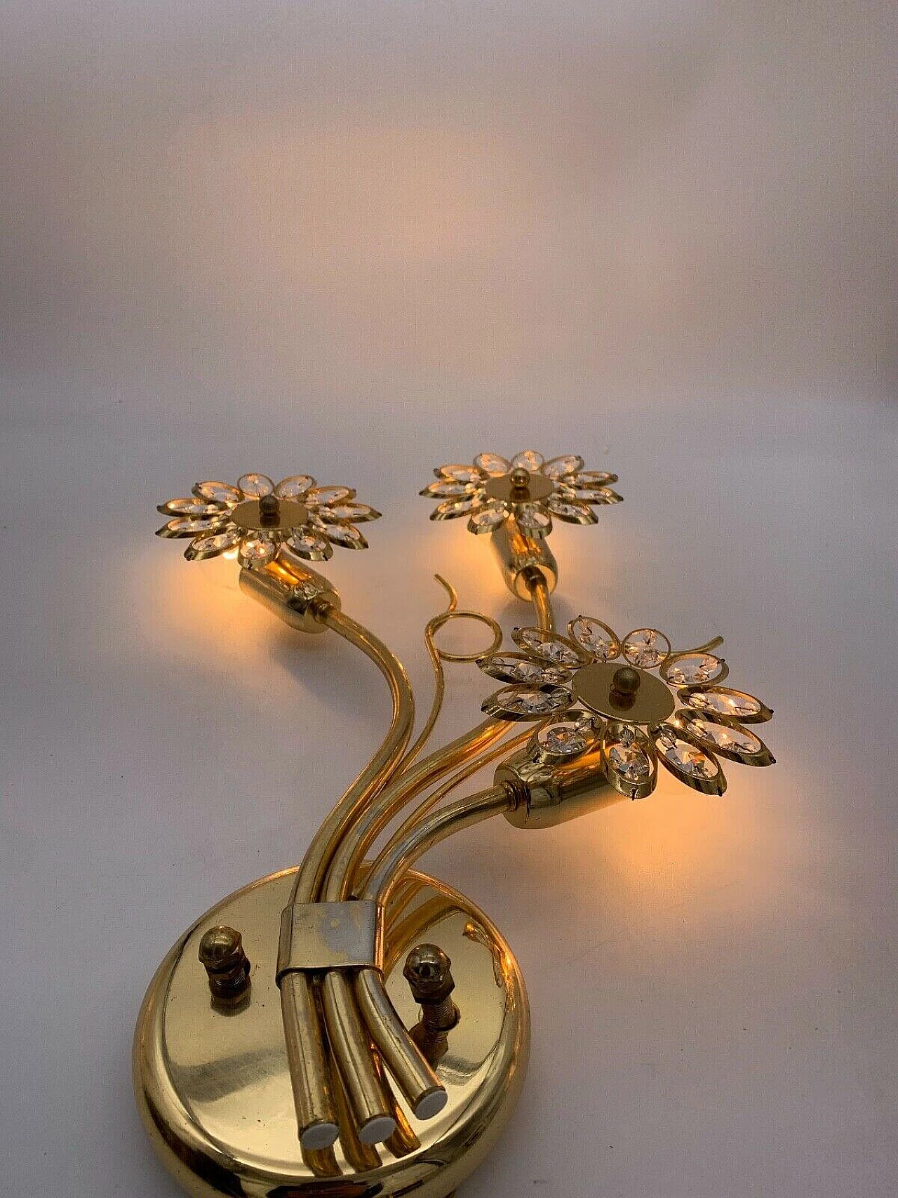 Coppia di applique in ferro dorato e cristallo di Swarovski, anni '80 4