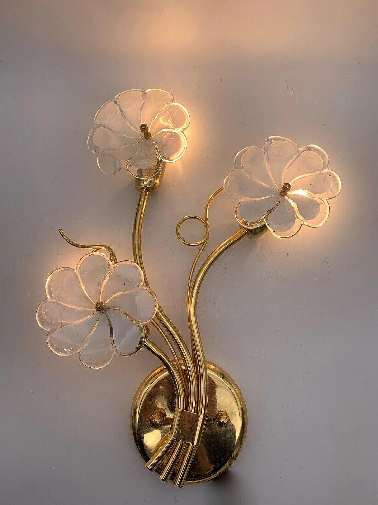 Wall sconce in gilded iron and Murano glass, 80s 1