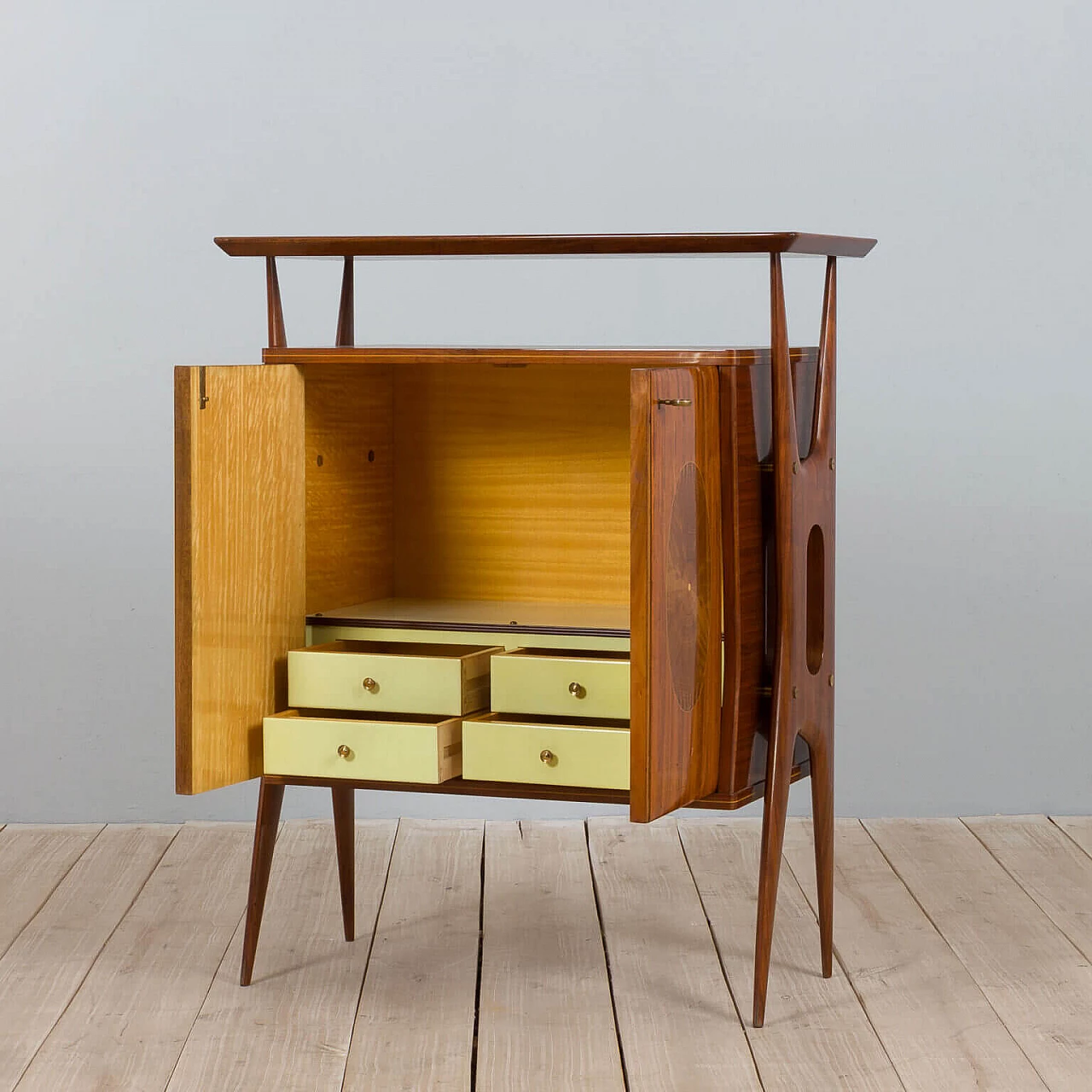 Sideboard in inlaid walnut and brass with glass top by Vittorio Dassi, 50s 1