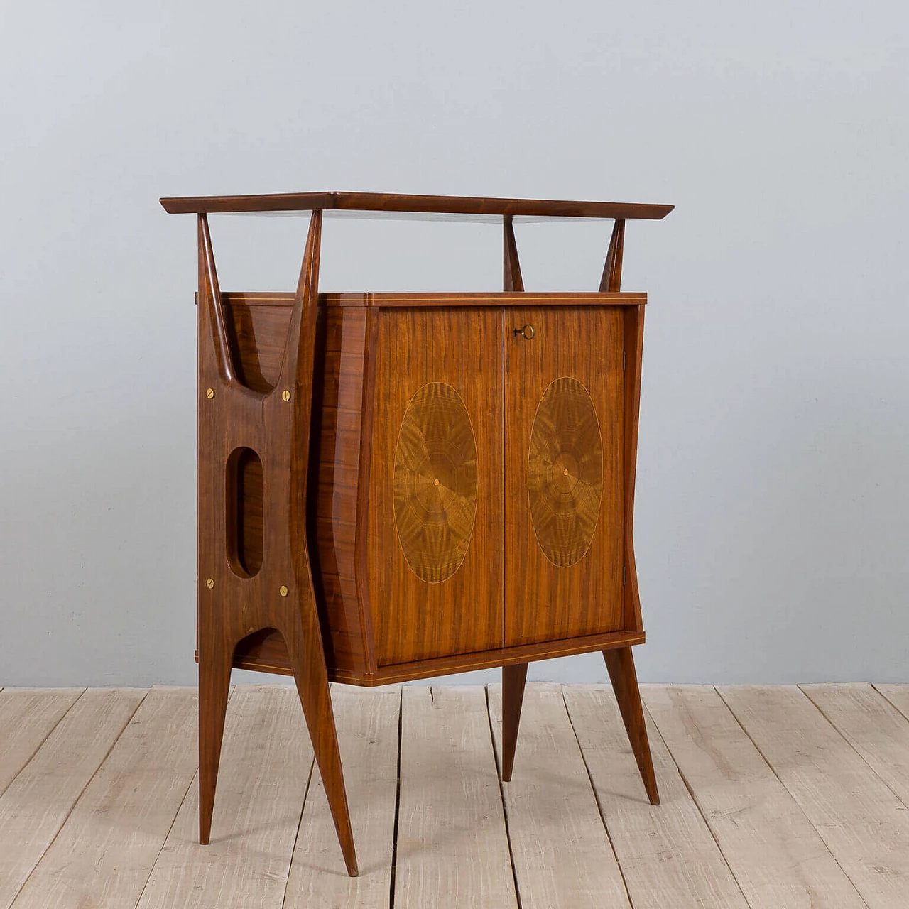 Sideboard in inlaid walnut and brass with glass top by Vittorio Dassi, 50s 4