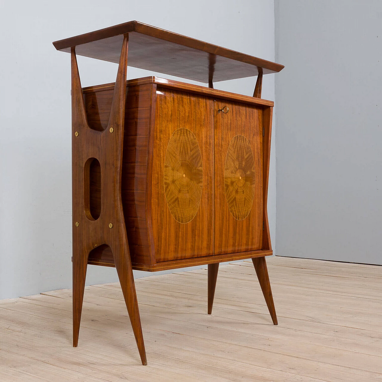 Sideboard in inlaid walnut and brass with glass top by Vittorio Dassi, 50s 8