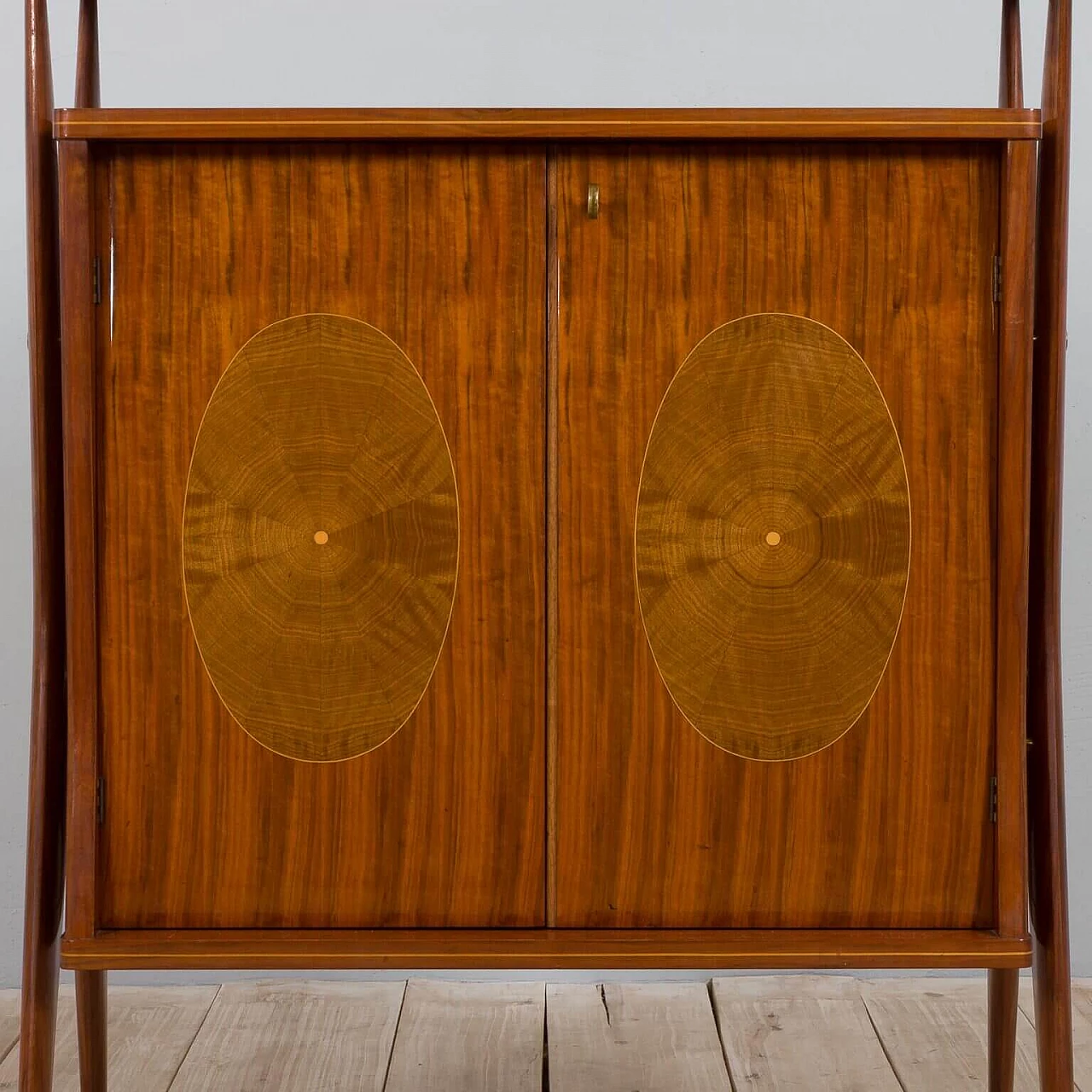 Sideboard in inlaid walnut and brass with glass top by Vittorio Dassi, 50s 9