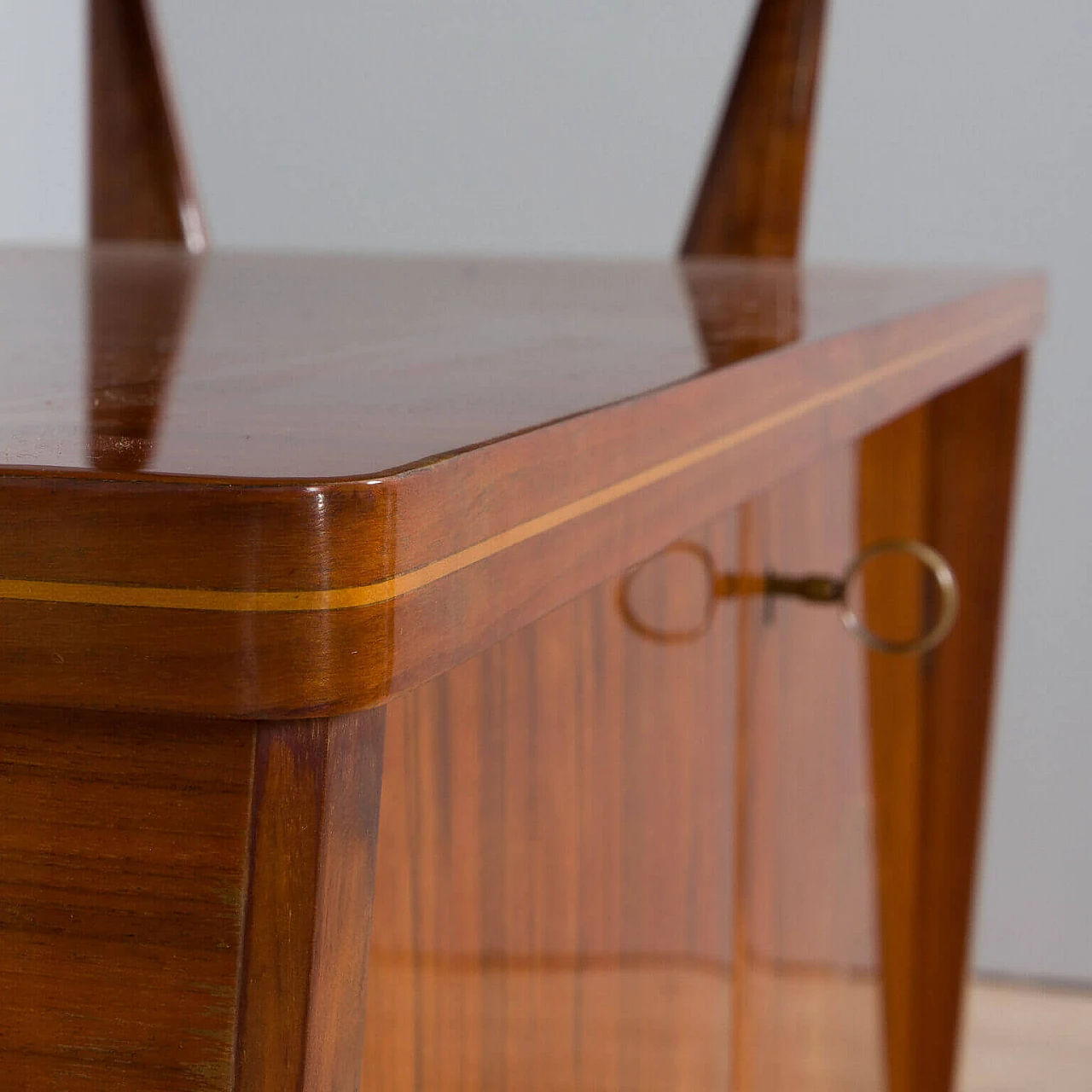 Sideboard in inlaid walnut and brass with glass top by Vittorio Dassi, 50s 12