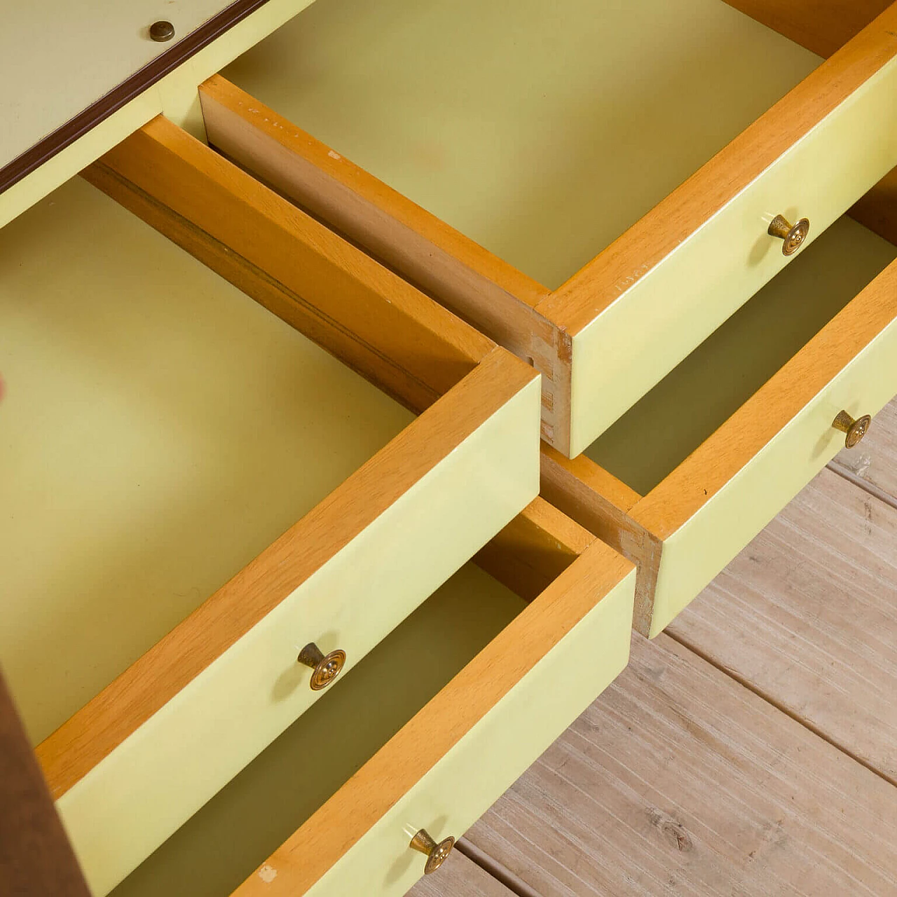 Sideboard in inlaid walnut and brass with glass top by Vittorio Dassi, 50s 16