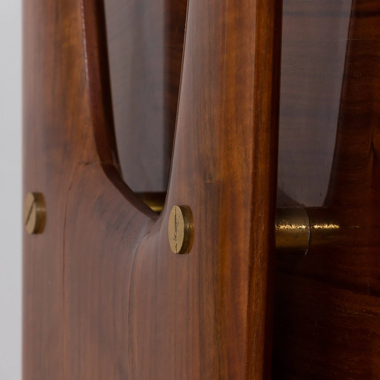 Sideboard in inlaid walnut and brass with glass top by Vittorio Dassi, 50s 20