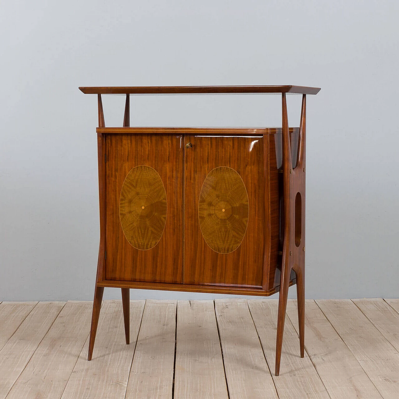 Sideboard in inlaid walnut and brass with glass top by Vittorio Dassi, 50s 25
