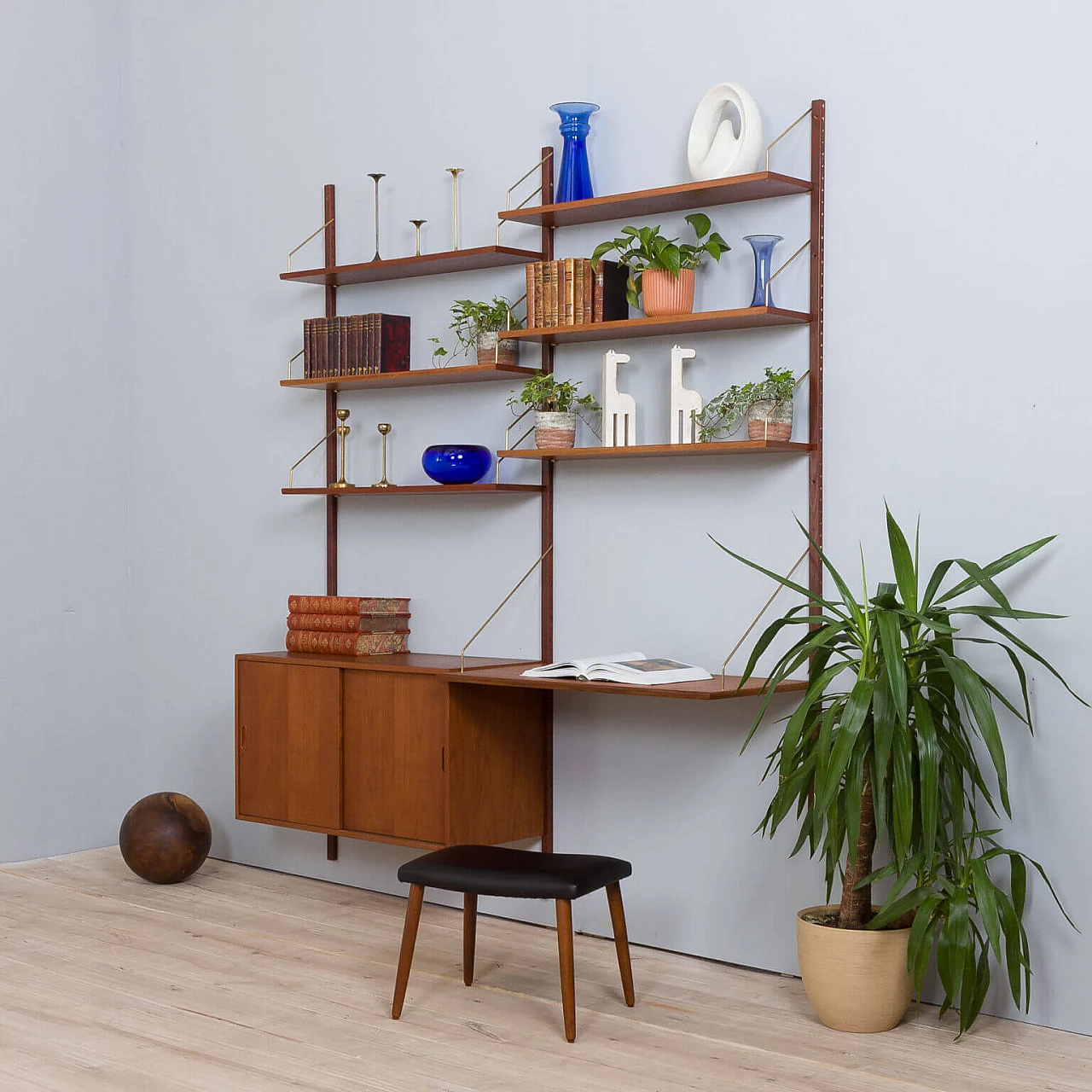 Wall unit in teak and brass by Hansen & Guldborg, 60s 3