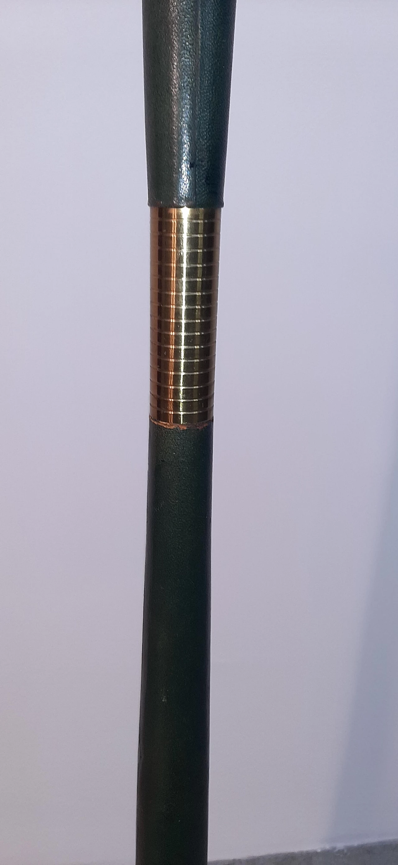 Lampada da terra in pelle e ottone, anni '50 8