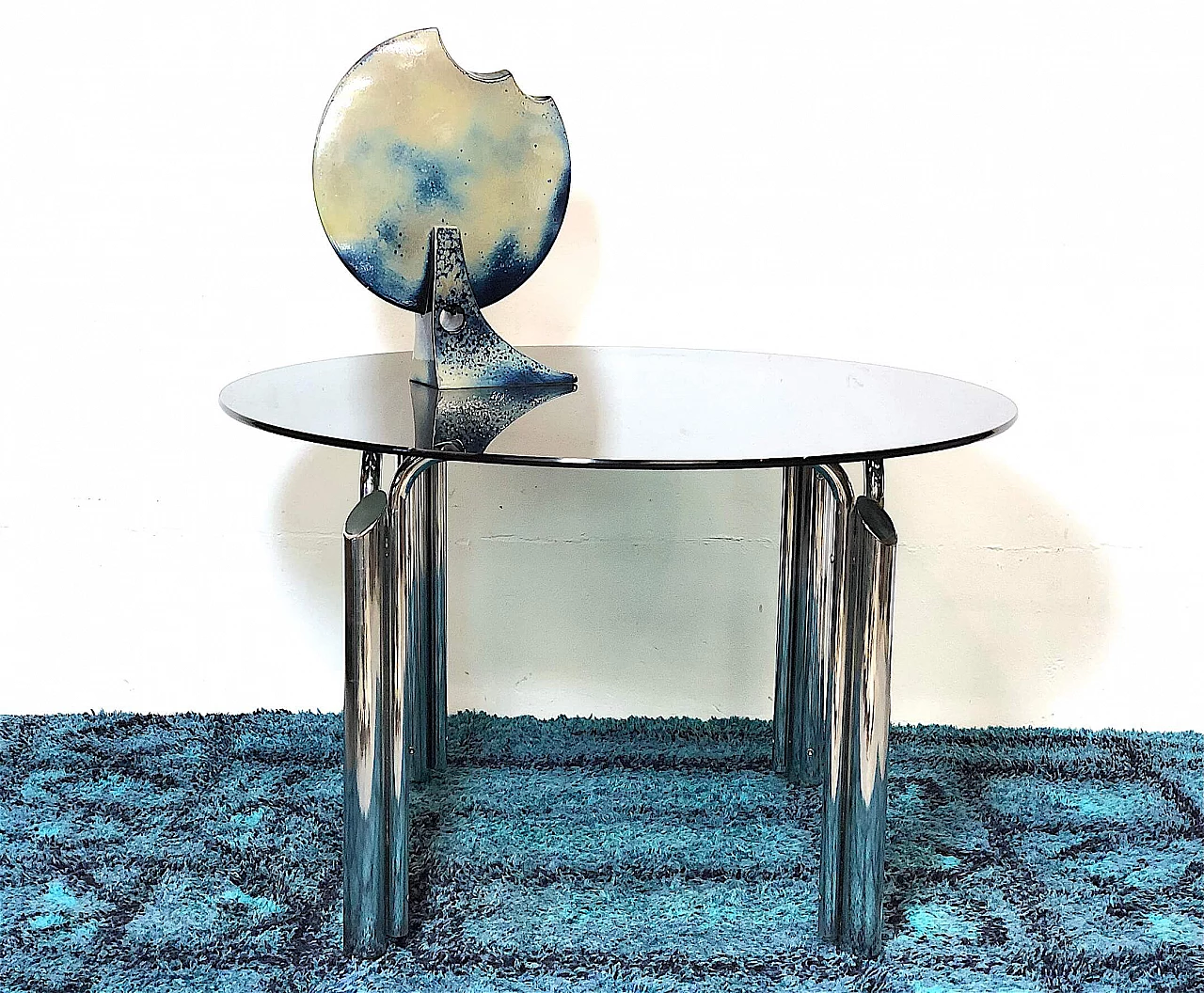 Tavolo in metallo cromato con piano in vetro fumè, anni '70 1