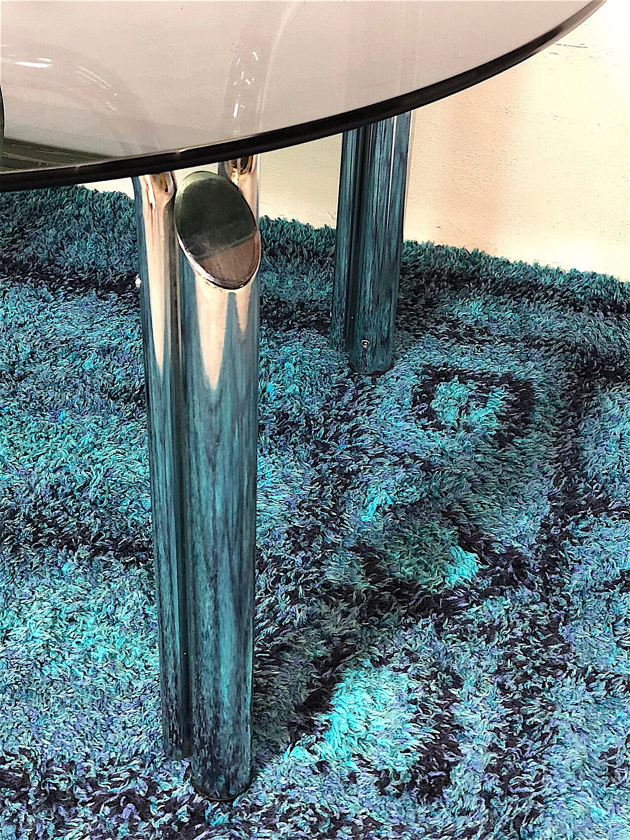 Tavolo in metallo cromato con piano in vetro fumè, anni '70 4