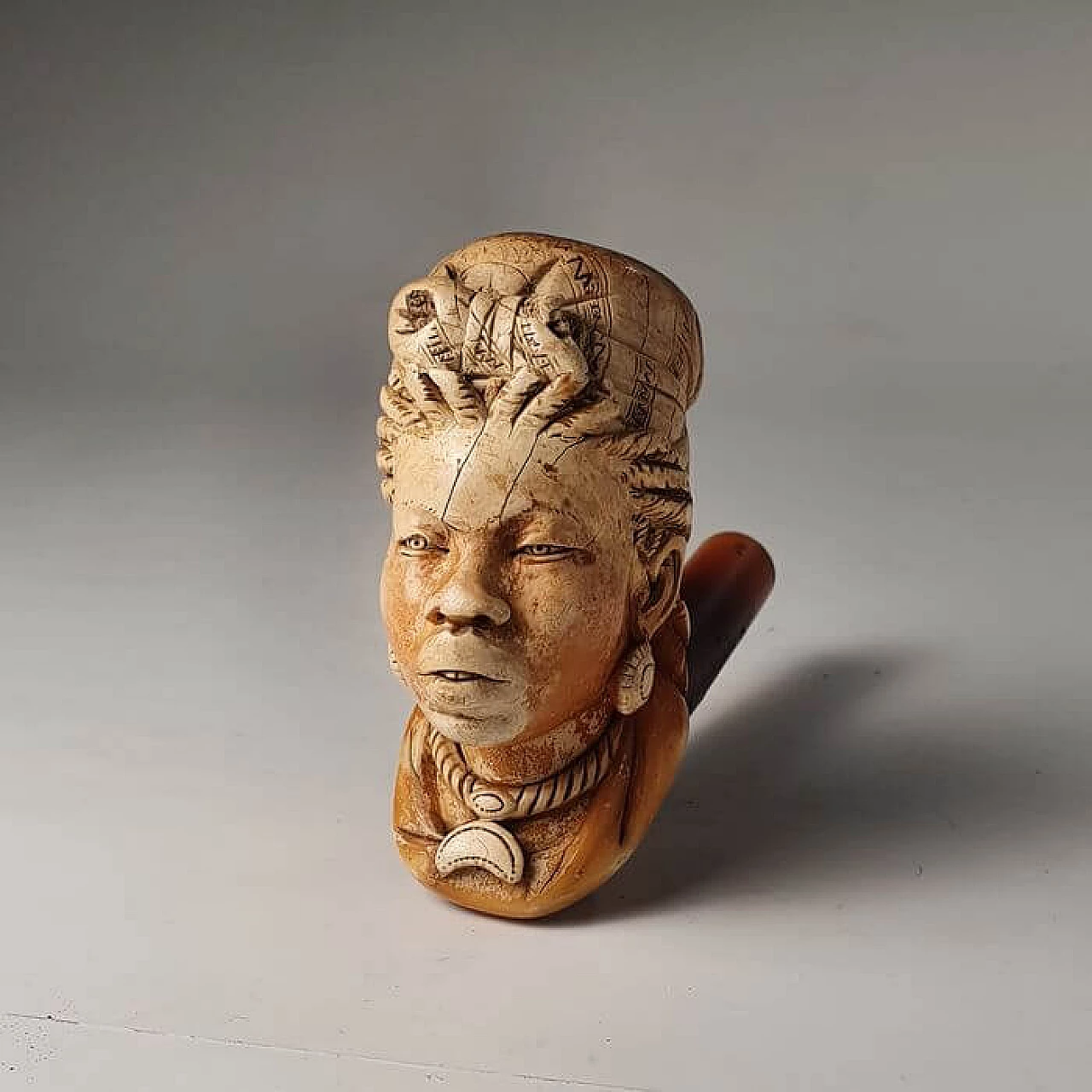 Carved sea foam pipe, 19th century 3