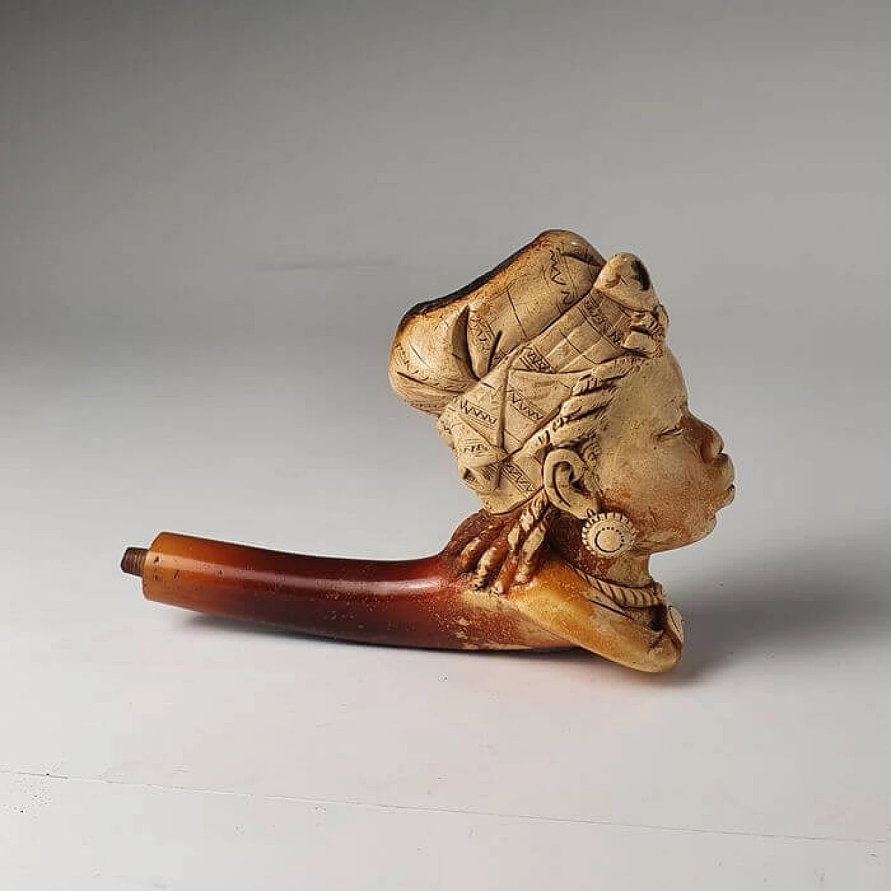 Carved sea foam pipe, 19th century 5