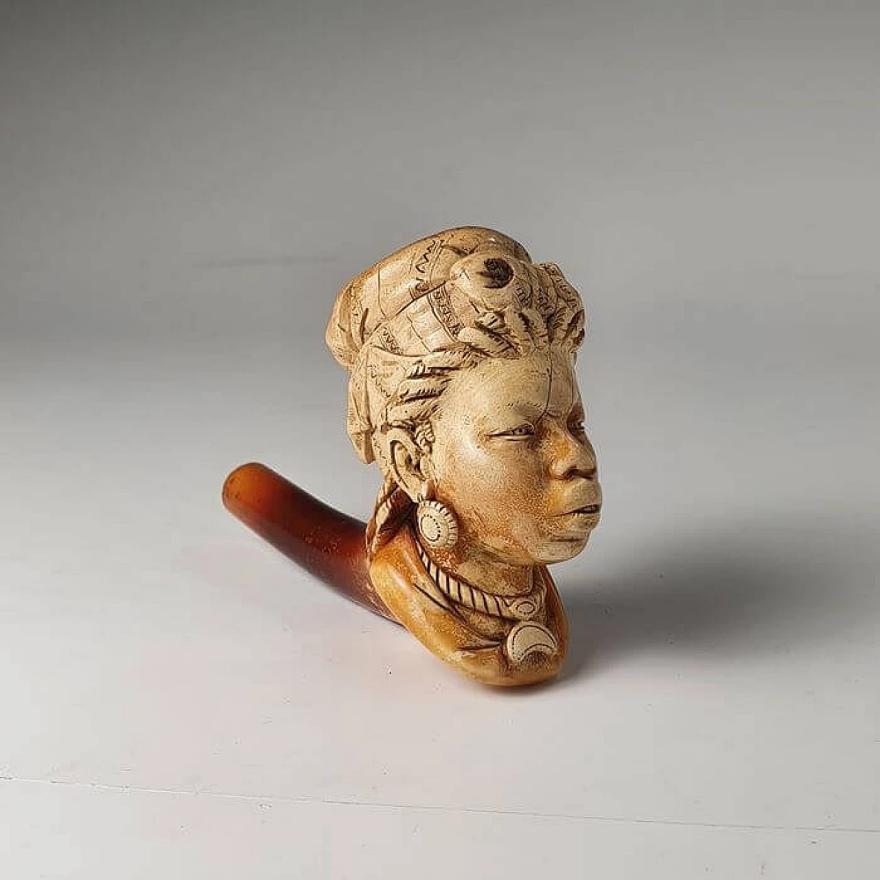 Carved sea foam pipe, 19th century 11