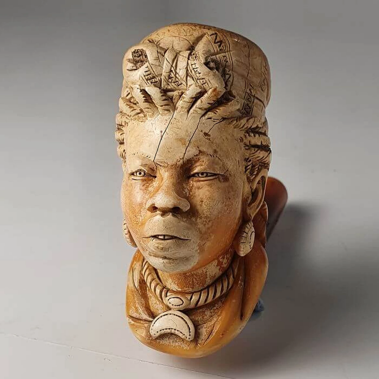 Carved sea foam pipe, 19th century 13