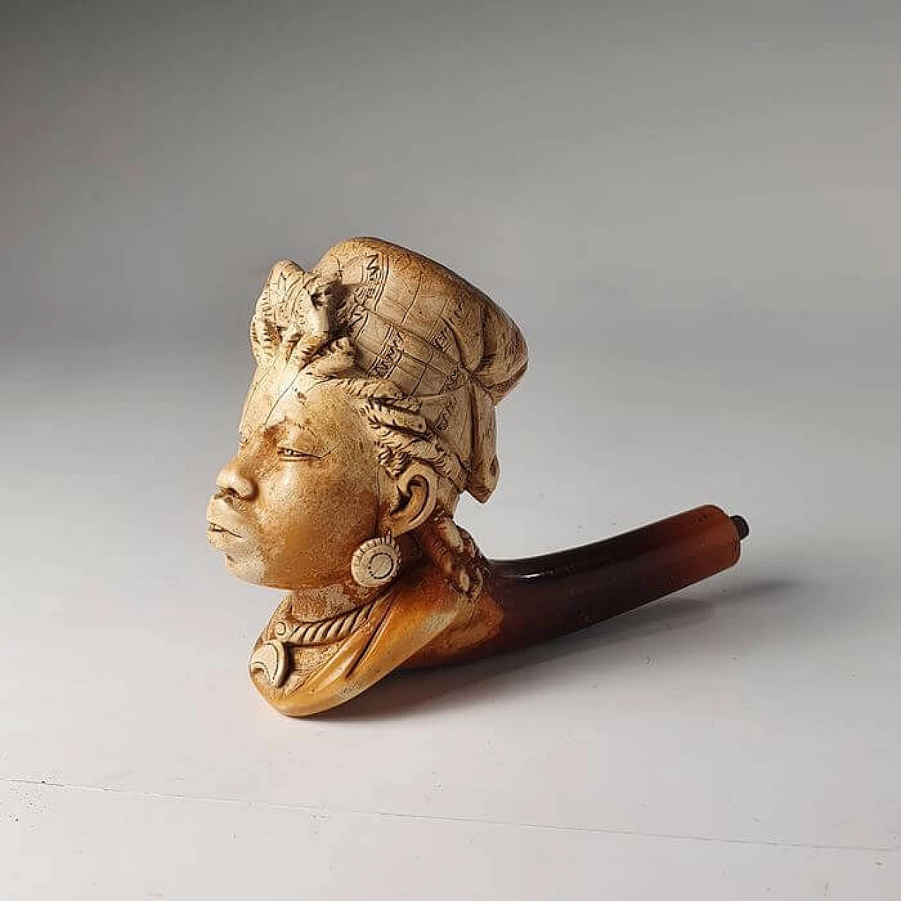 Carved sea foam pipe, 19th century 14