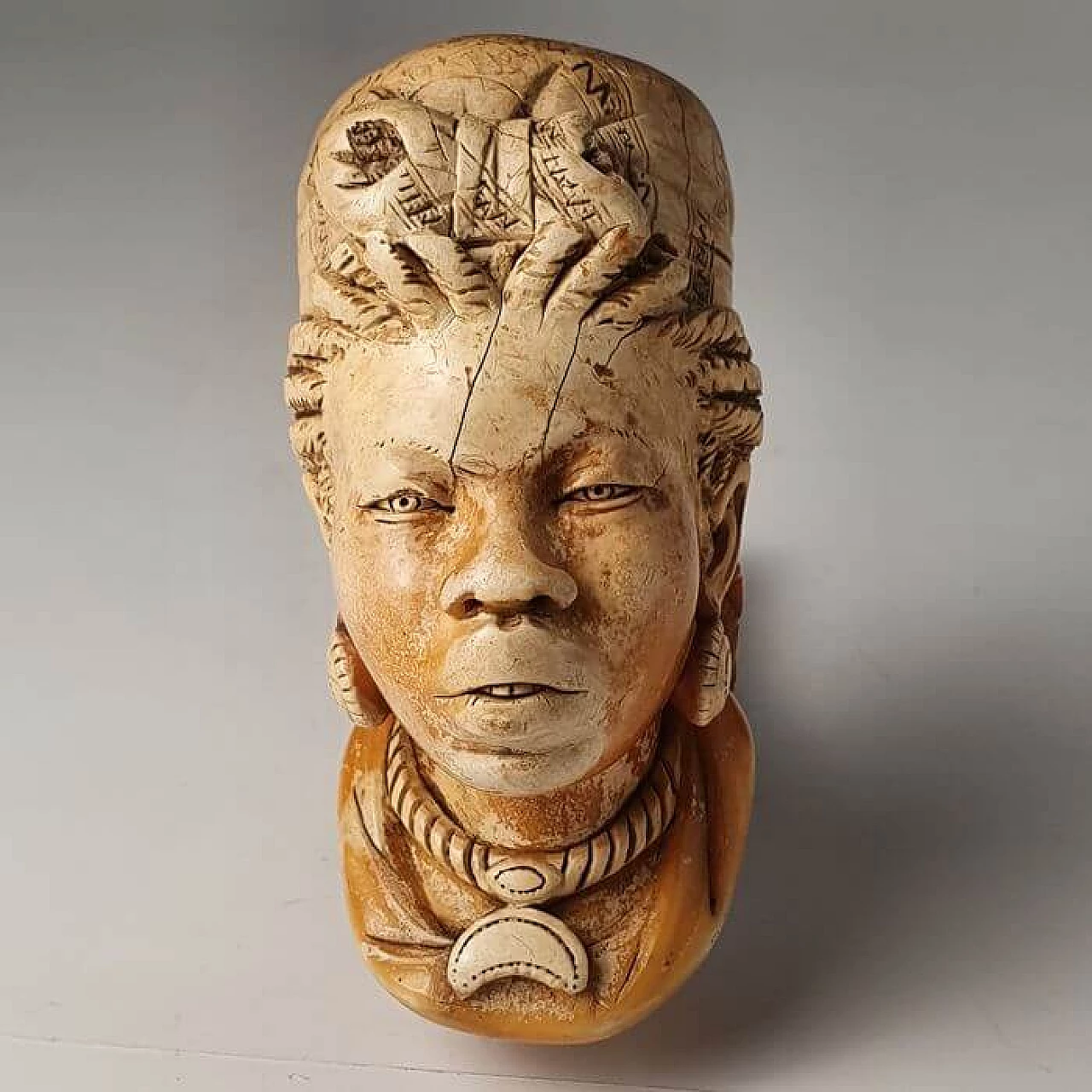 Carved sea foam pipe, 19th century 16