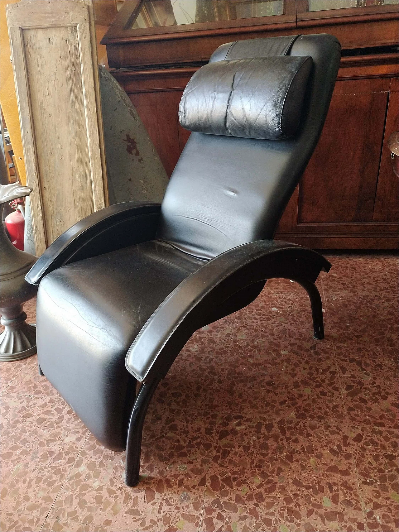 Reclining chaise longue armchair black leatherette, "Poltrona Sogno" Giovanardi, '80s 1