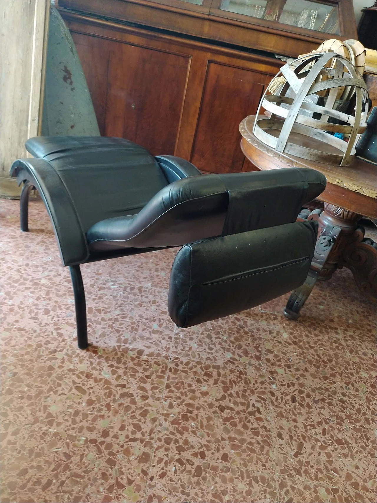 Reclining chaise longue armchair black leatherette, "Poltrona Sogno" Giovanardi, '80s 5