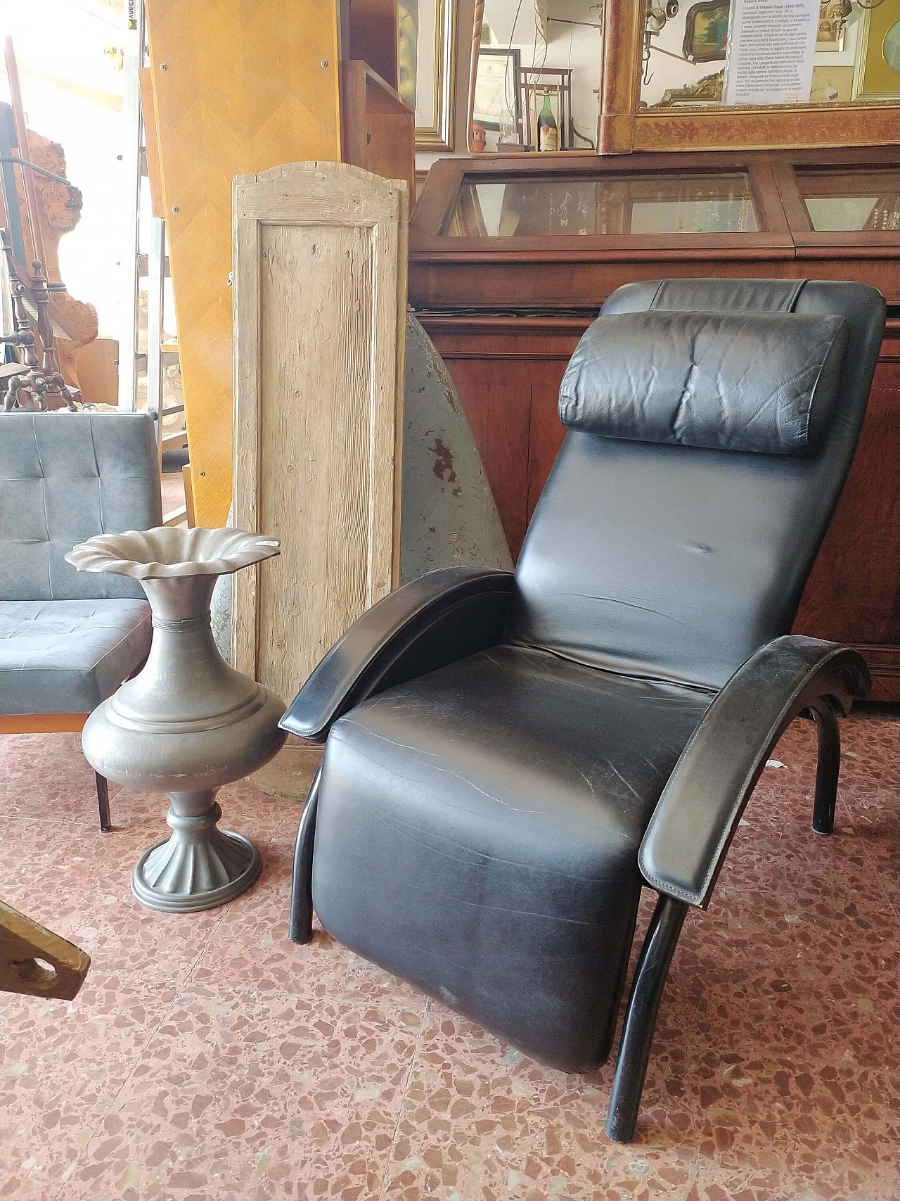 Reclining chaise longue armchair black leatherette, "Poltrona Sogno" Giovanardi, '80s 6