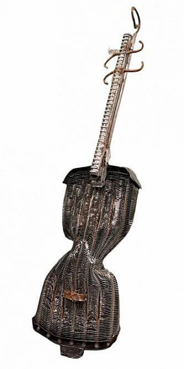 Violin sculpture by M'HORÒ from recycled metal materials