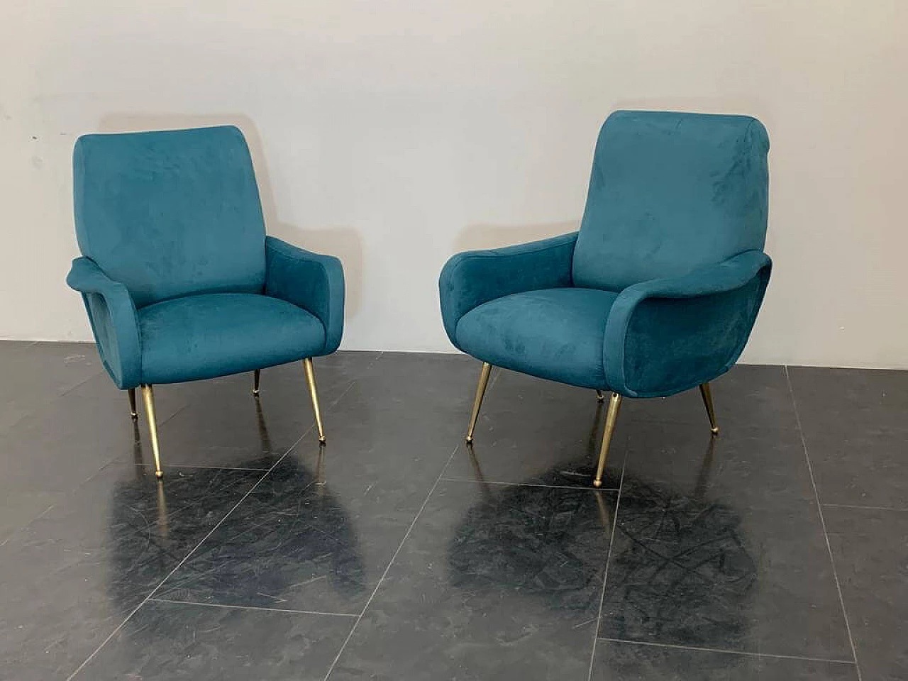 Coppia di poltrone in velluto blu nello stile di Marco Zanuso, anni '50 1