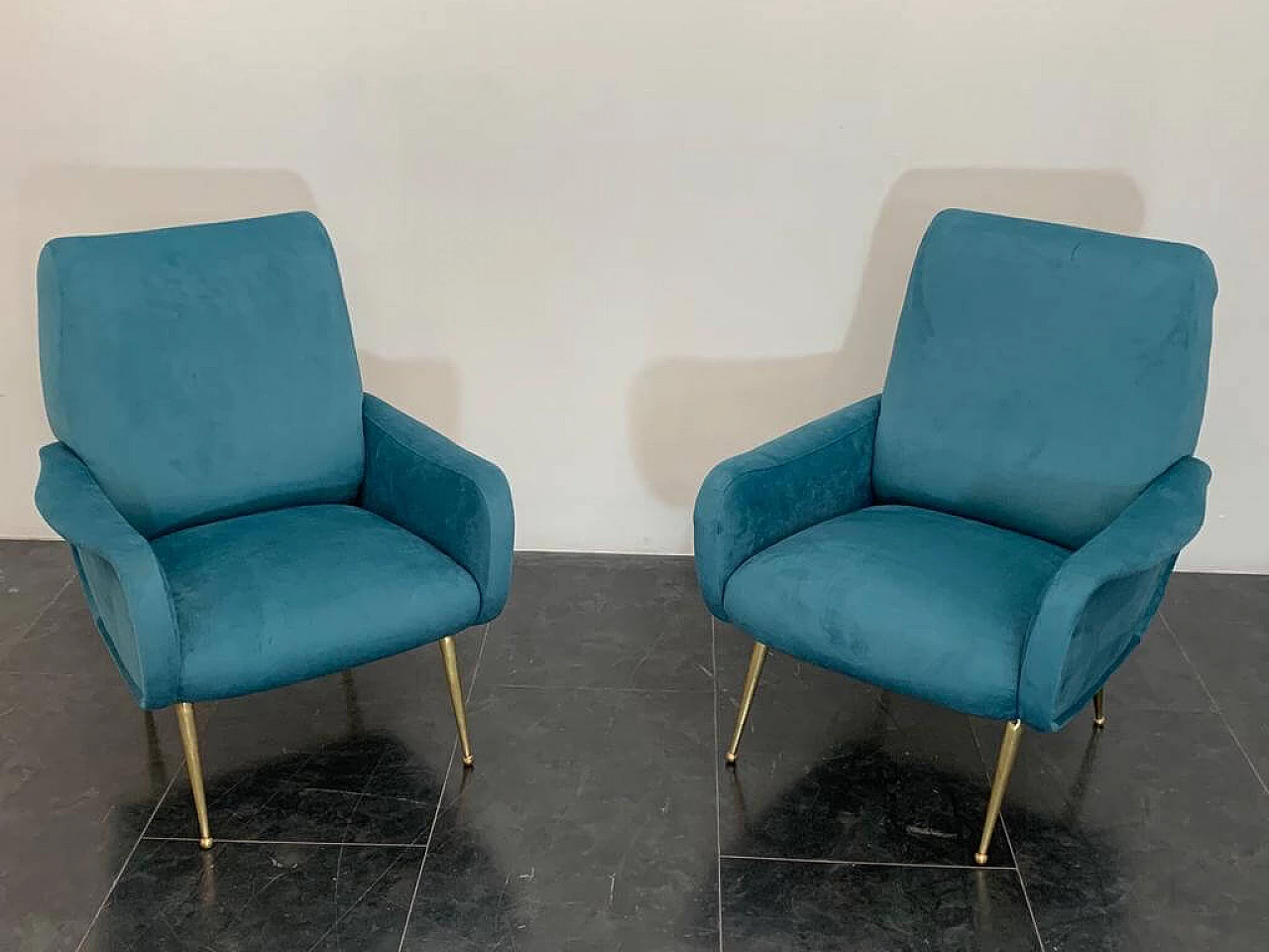 Coppia di poltrone in velluto blu nello stile di Marco Zanuso, anni '50 3