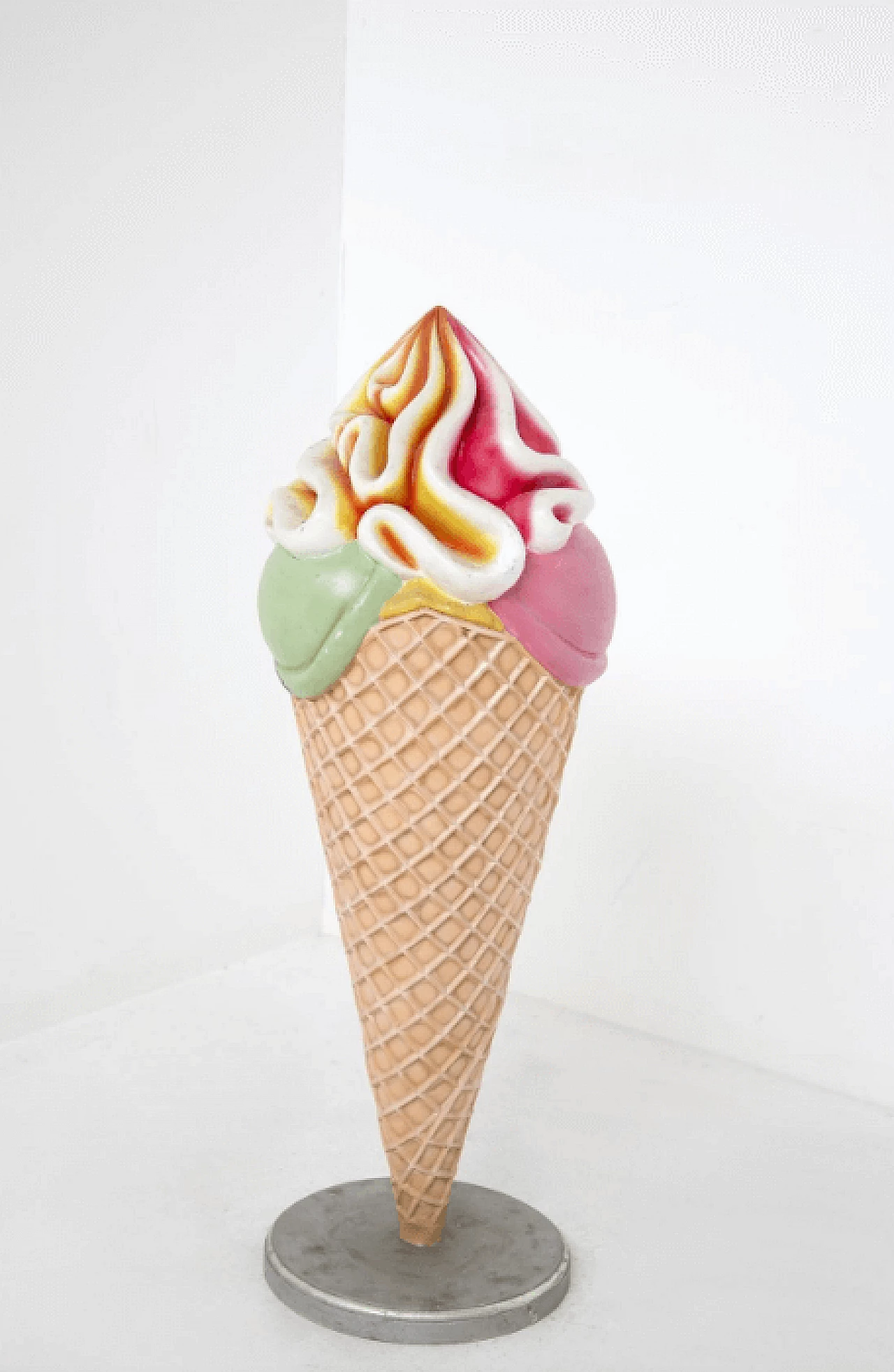 Statua a forma di gelato in resina, anni '60 4